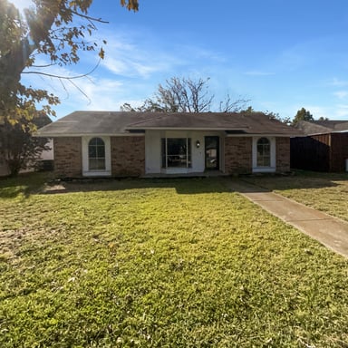 Property photo 1 of 1426 Whiteoak Dr