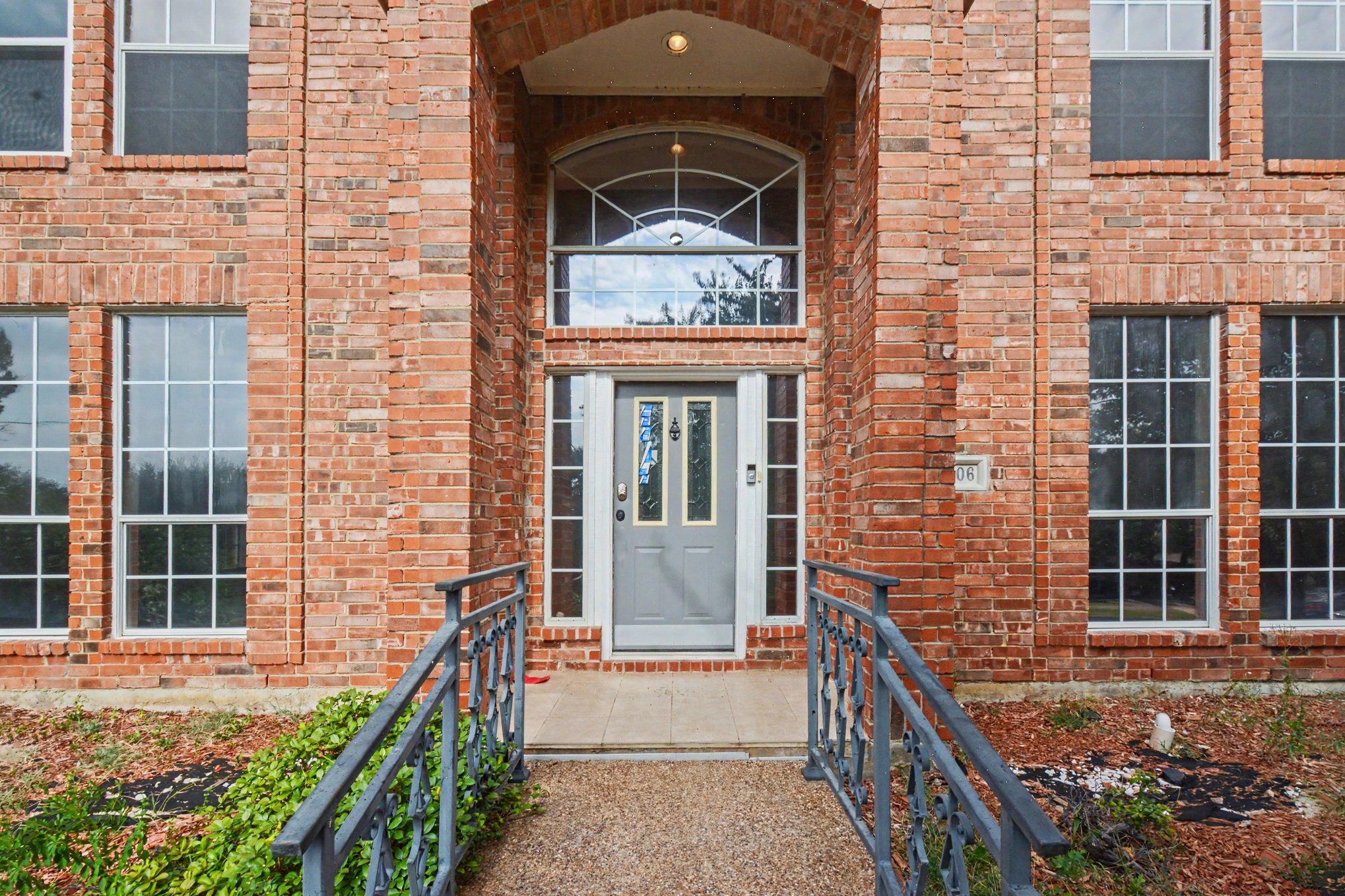 Photo 24 of 50 of 2406 Manchester Dr, Carrollton, TX