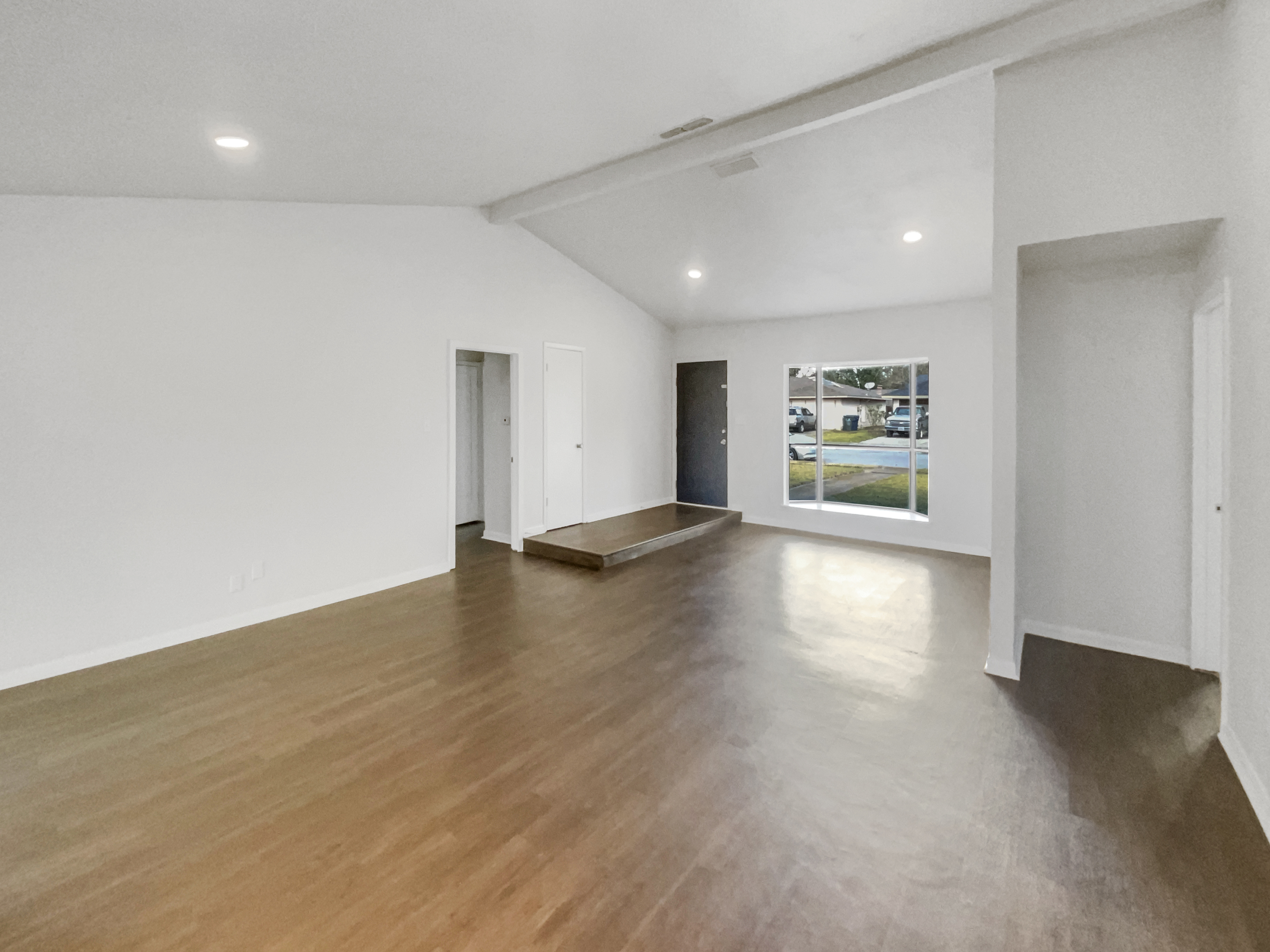 Photo 10 of 25 of 1426 Whiteoak Dr, Garland, TX