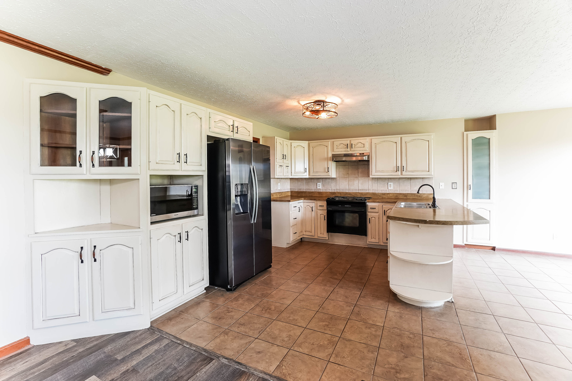 Photo 10 of 20 of 5990 Clarksville Rd, Russellville, KY