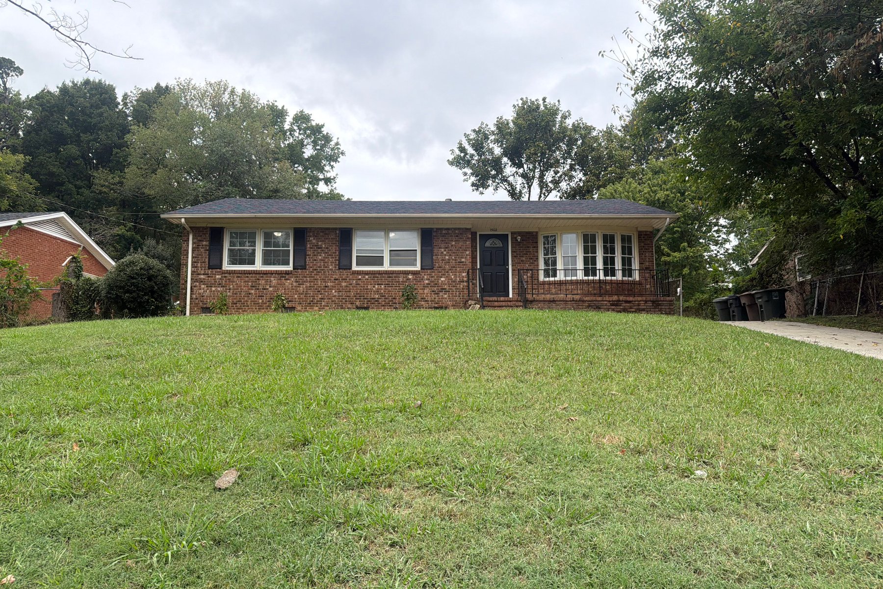 Photo 1 of 1502 W Meadowview Rd