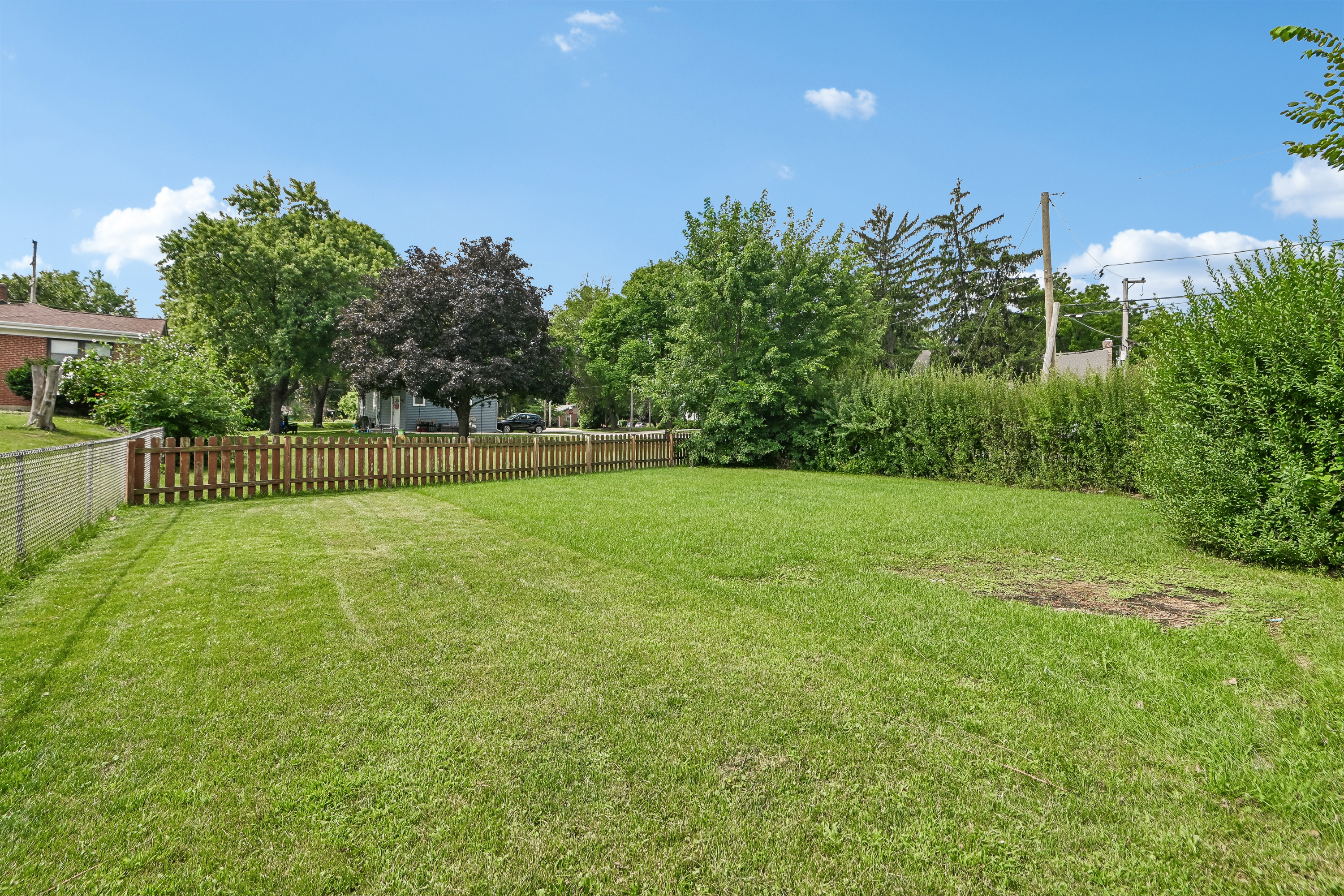 Photo 67 of 72 of 4811 Roslyn Rd, Downers Grove, IL
