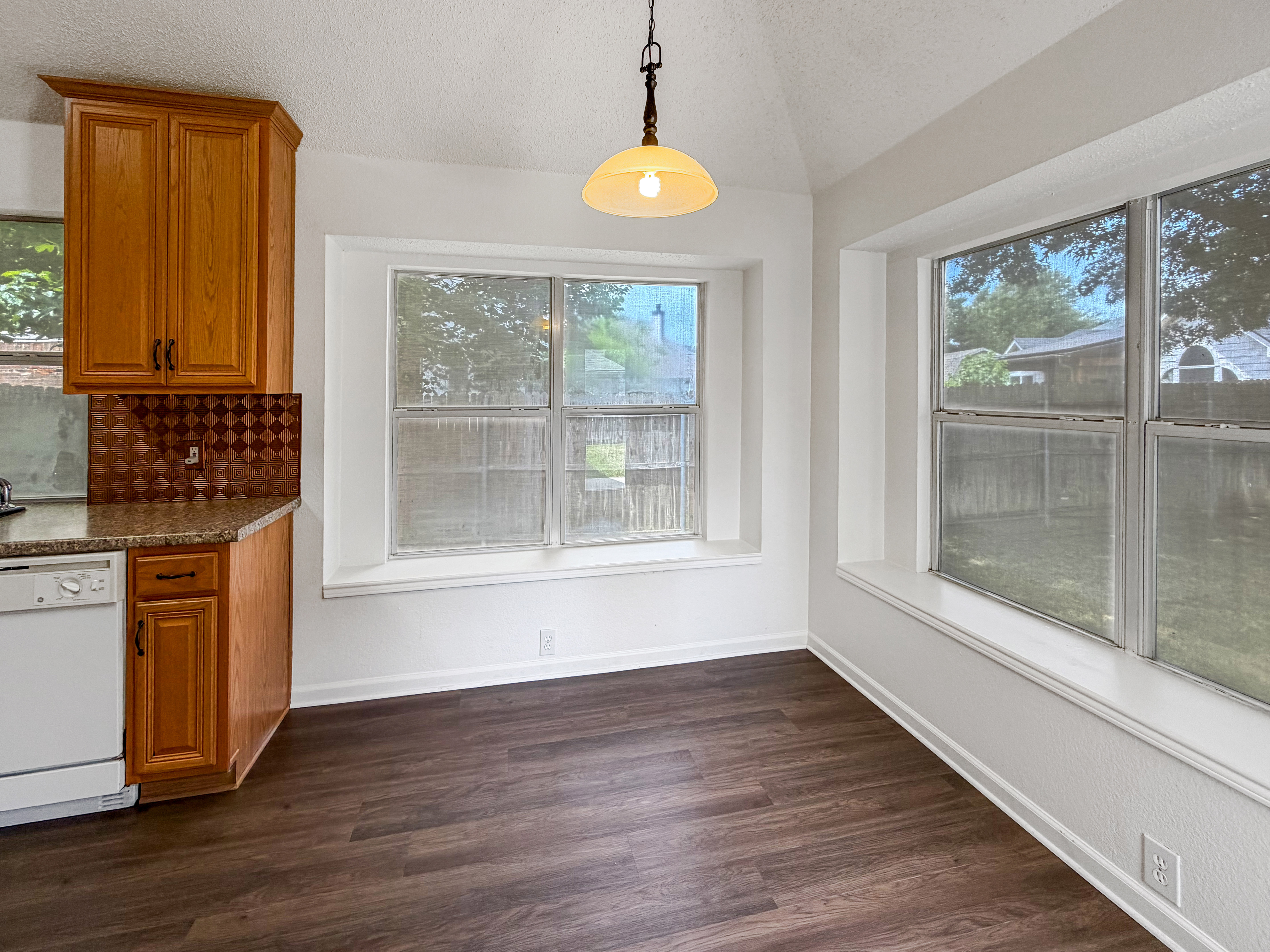 Photo 9 of 16 of 2516 Fairway View Dr, Burleson, TX