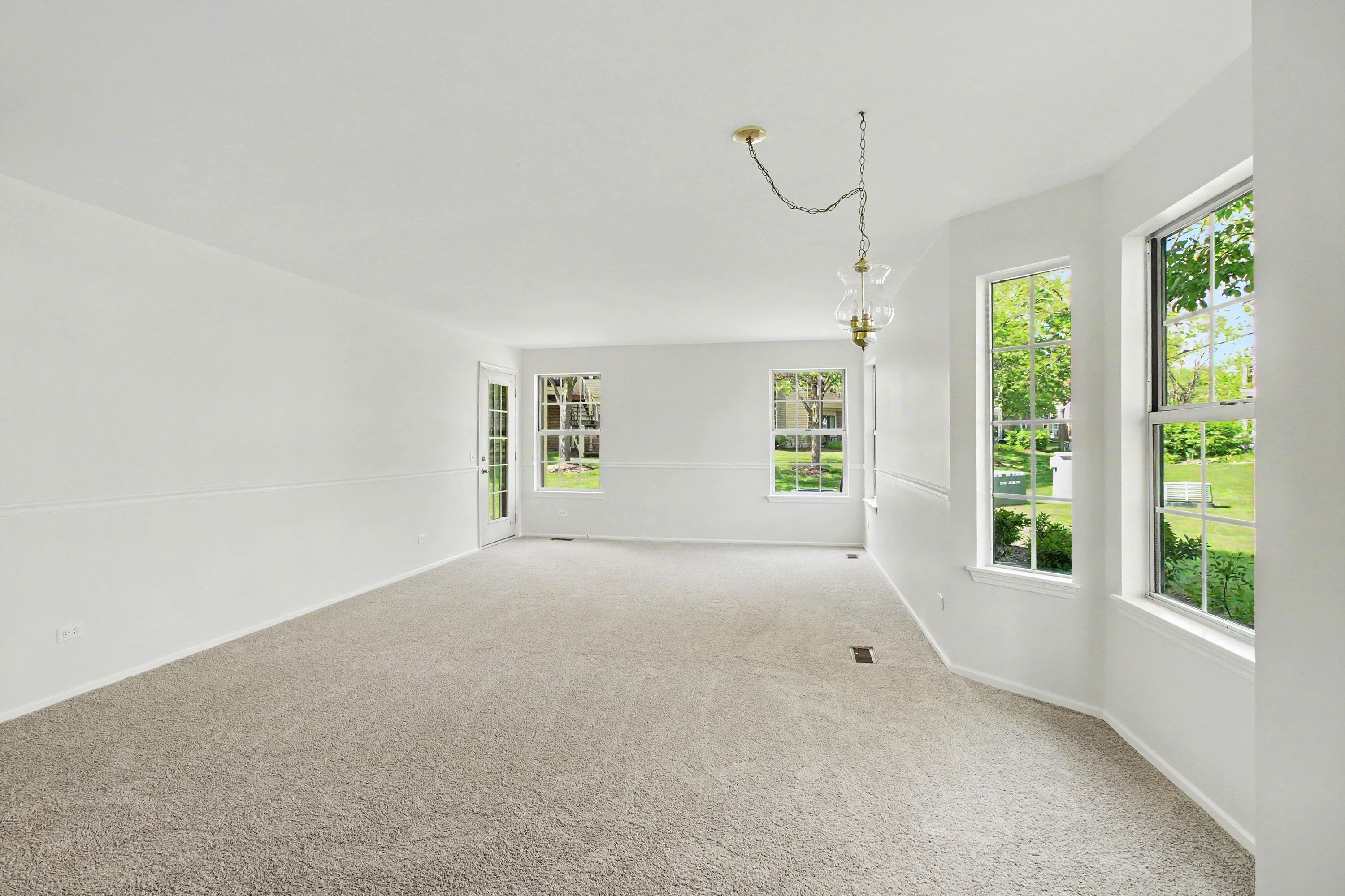 Photo 3 of 13 of 530A Pembrook Ct S, Crystal Lake, IL