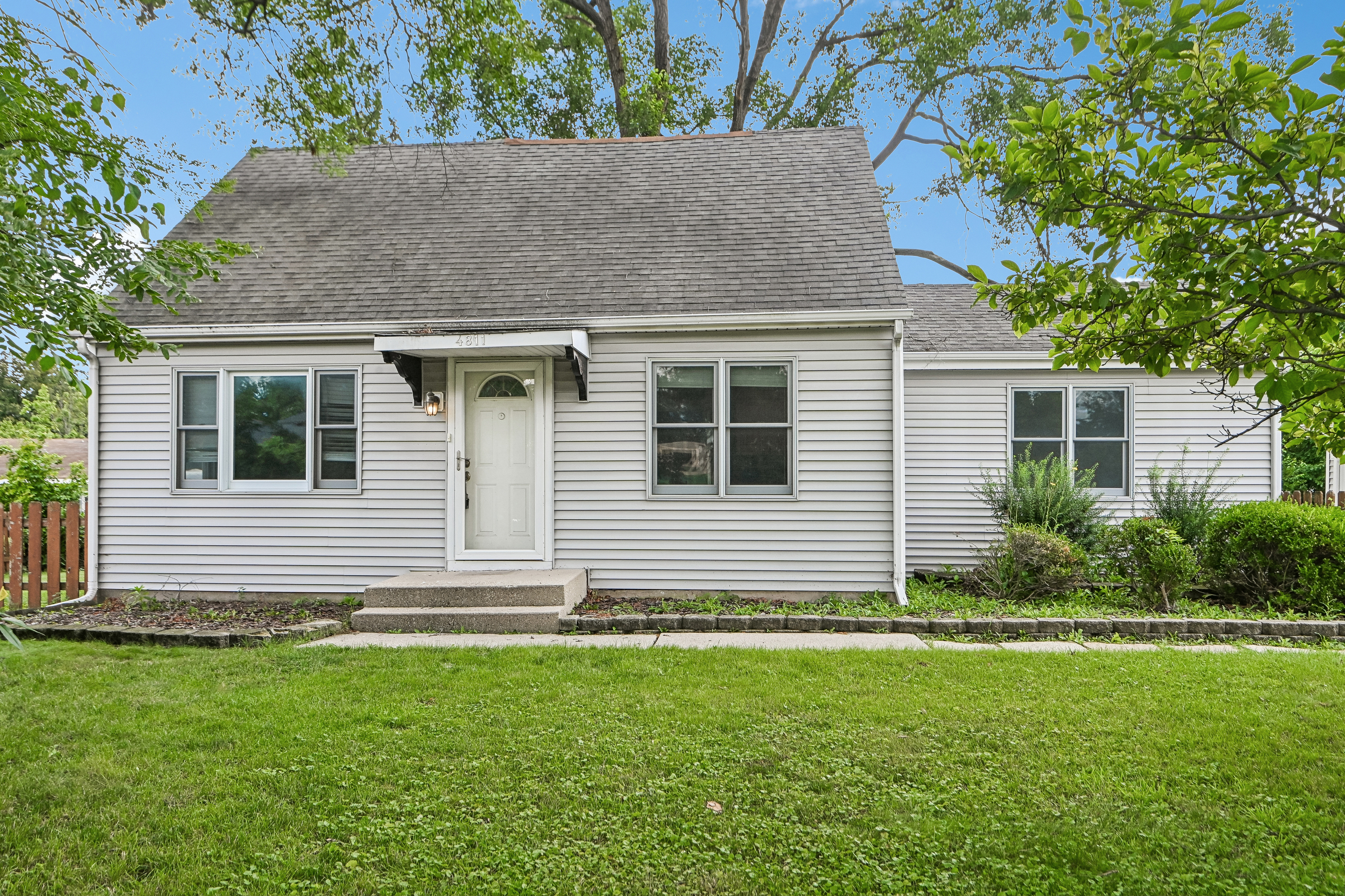 Photo 34 of 72 of 4811 Roslyn Rd, Downers Grove, IL