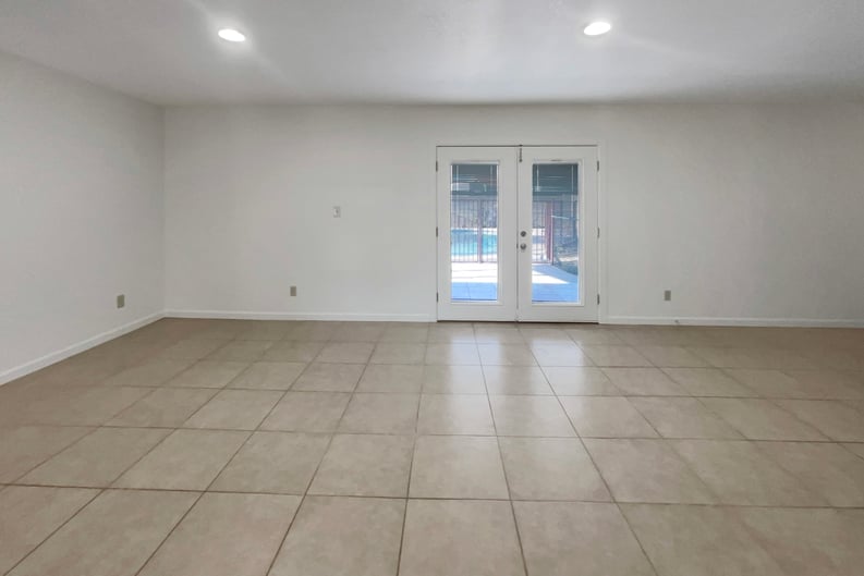 Property photo 3 of 1105 W Anderson Dr
