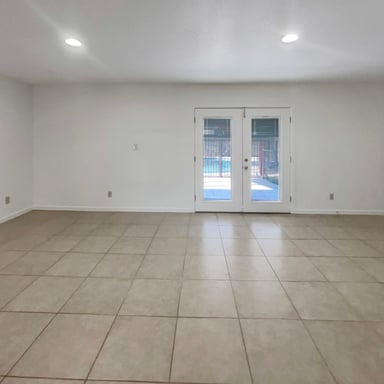 Property photo 3 of 1105 W Anderson Dr