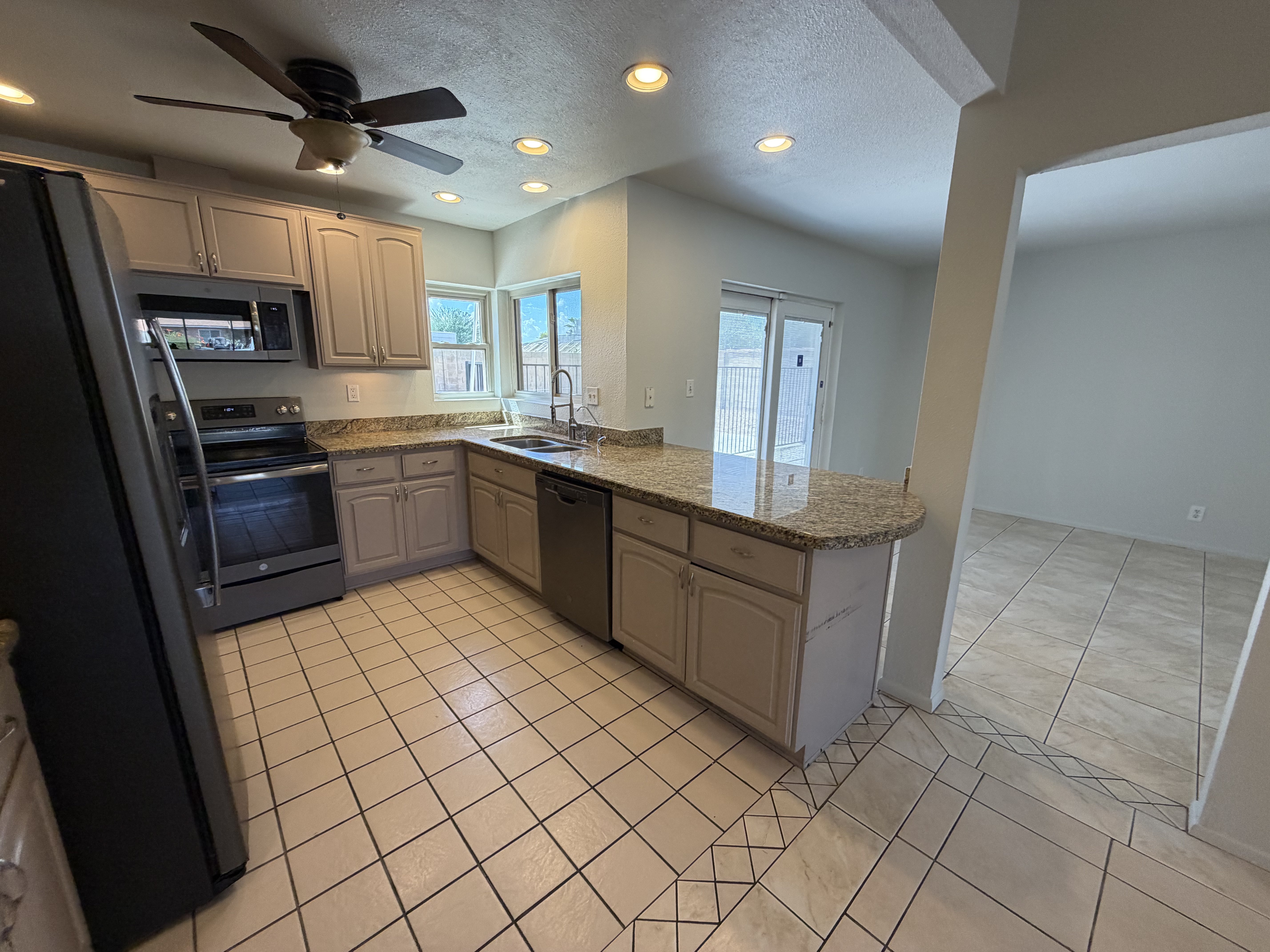 Photo 6 of 21 of 817 W Isabella Ave, Mesa, AZ