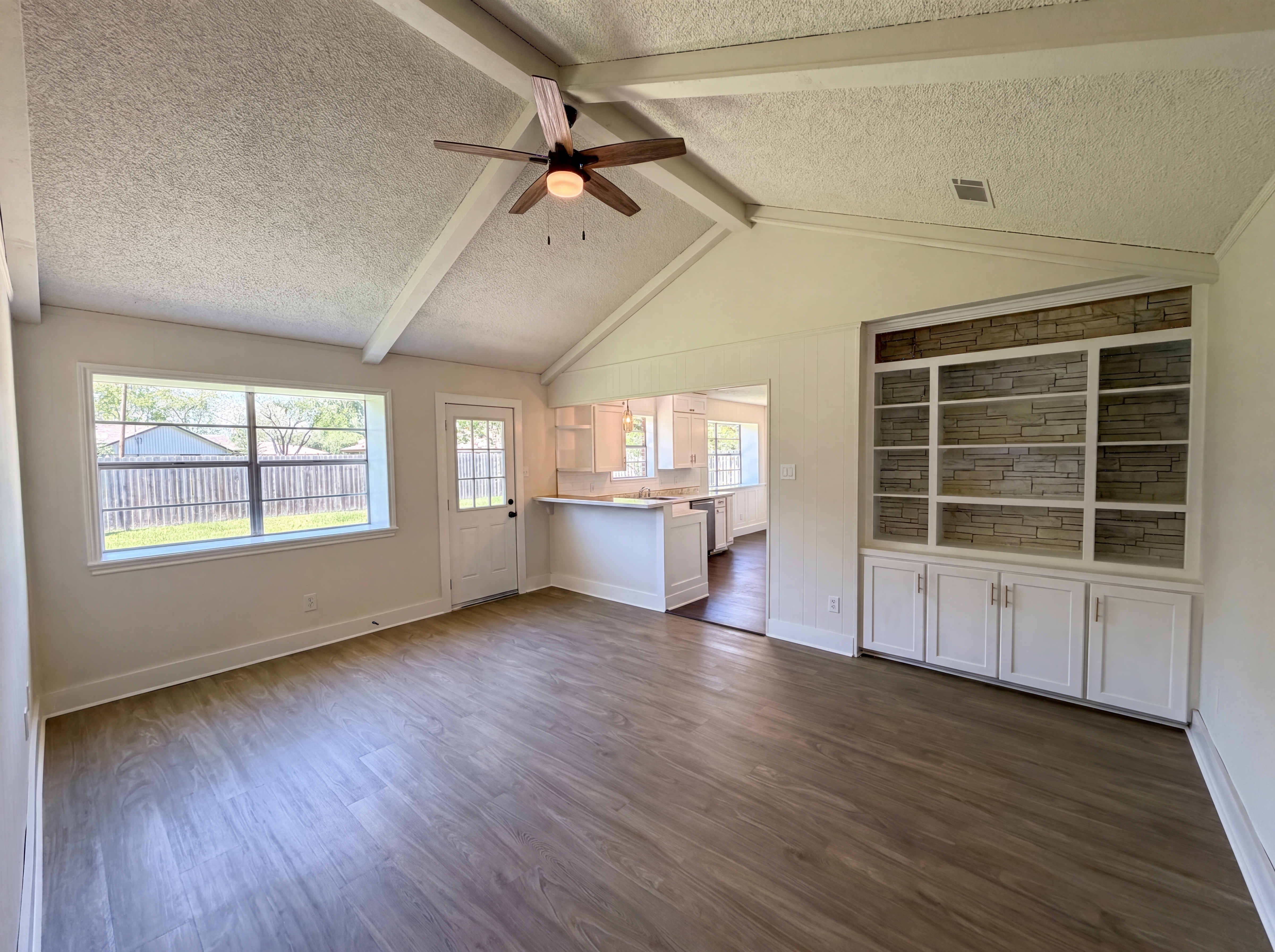 Photo 8 of 18 of 12614 A Bar Dr, Santa Fe, TX