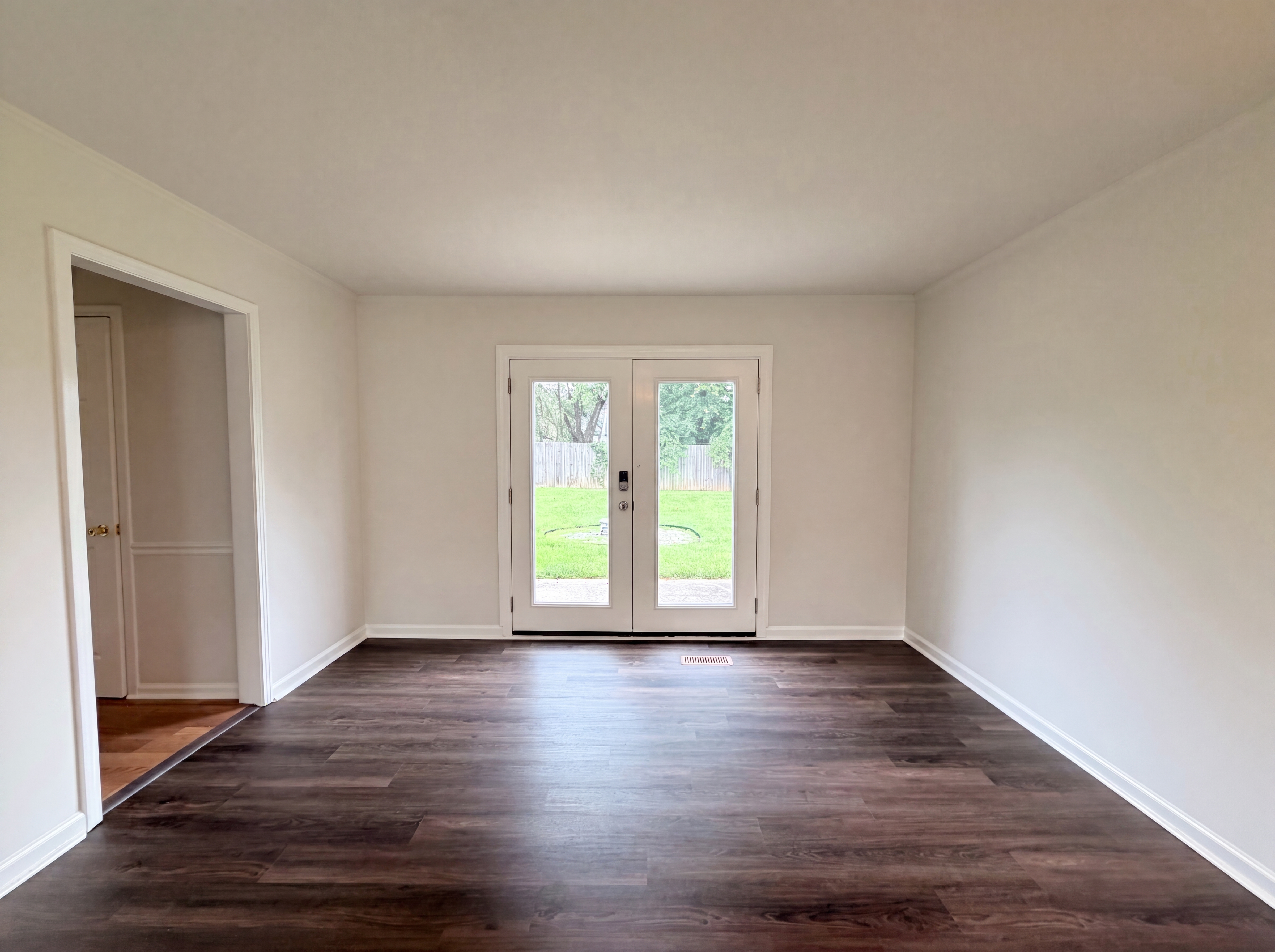 Photo 8 of 24 of 3402 Chaney Ln, Clarksville, TN