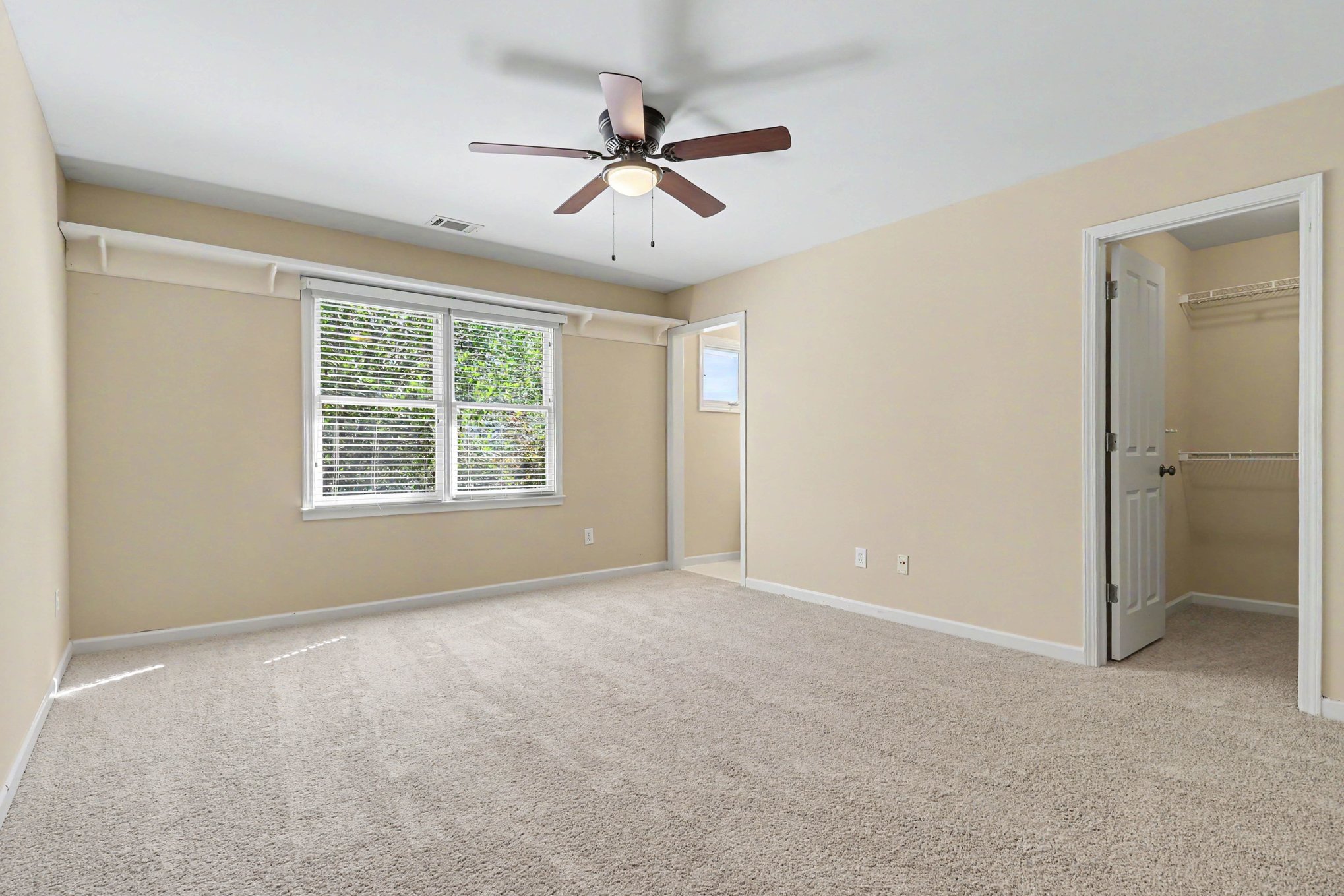 Photo 11 of 22 of 720 Barberry Dr, Alpharetta, GA