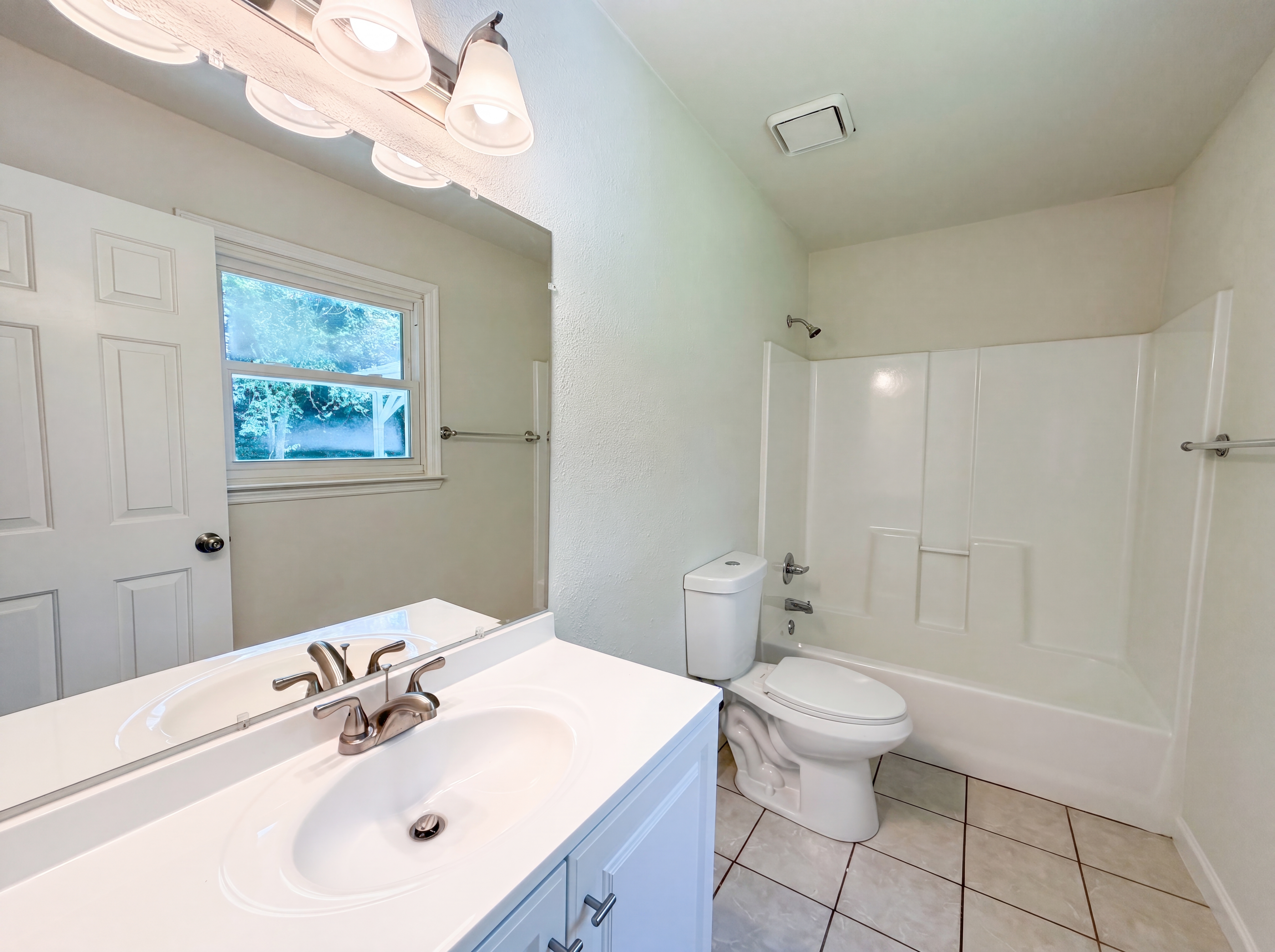 Photo 12 of 22 of 4023 Cavalier Dr, Murfreesboro, TN