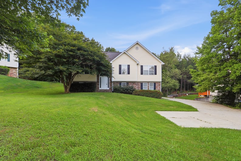 Property photo 1 of 36 Elmwood Pl NE