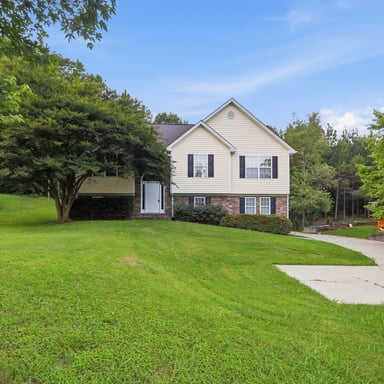 Property photo 1 of 36 Elmwood Pl NE