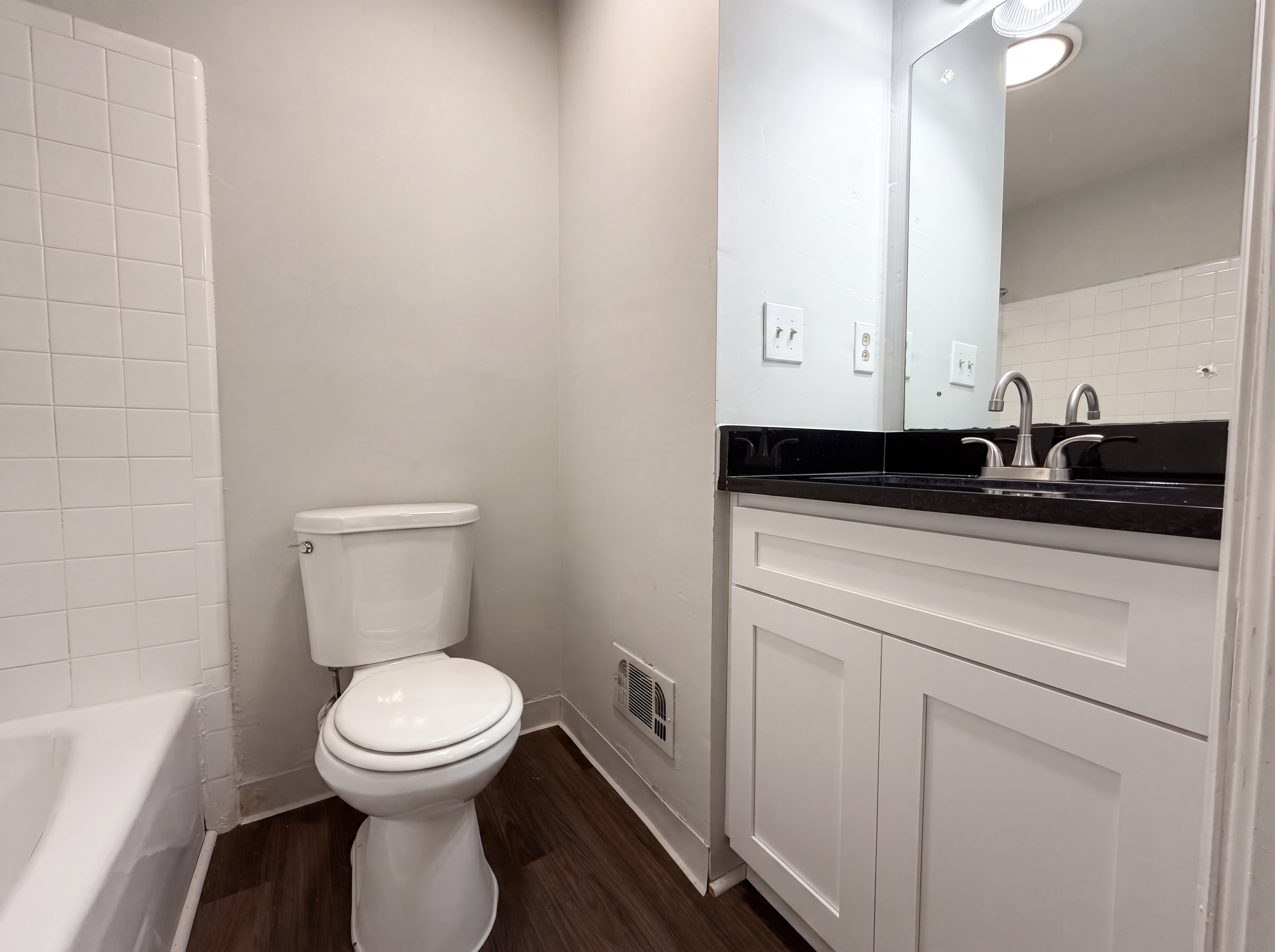 Photo 12 of 18 of 3630 Creekview Cir, Atlanta, GA