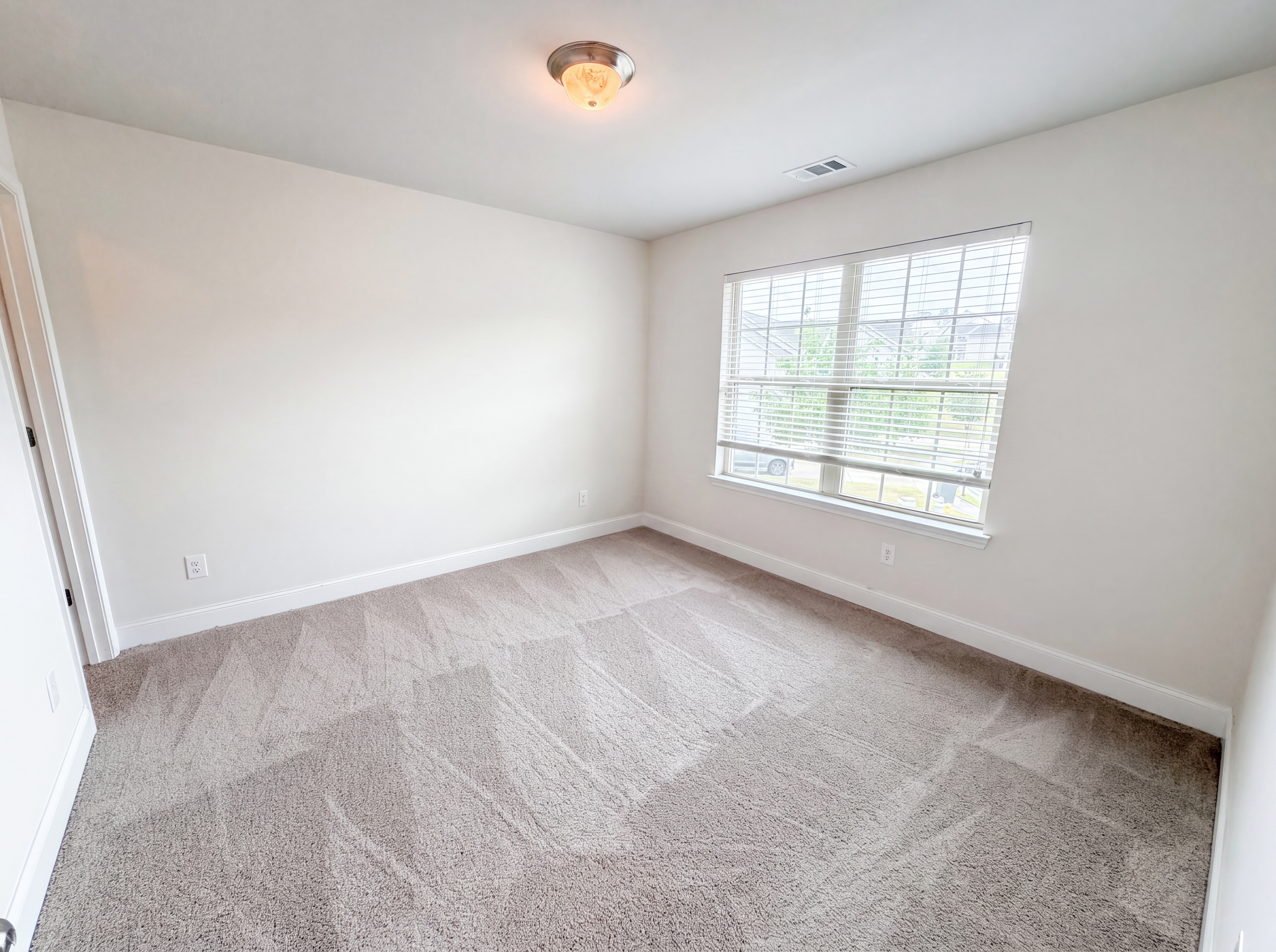 Photo 9 of 19 of 2627 Glenbrook Ln, Conyers, GA