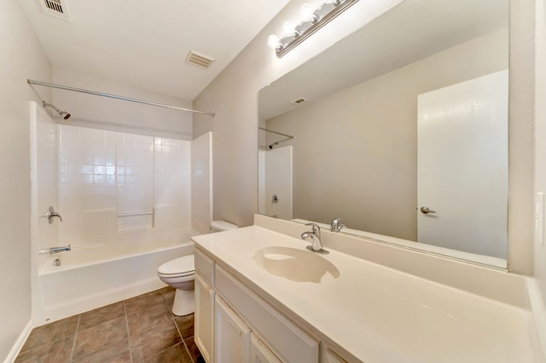 Photo 27 of 31 - 9625 Brenden Dr, Fort Worth, TX 76108