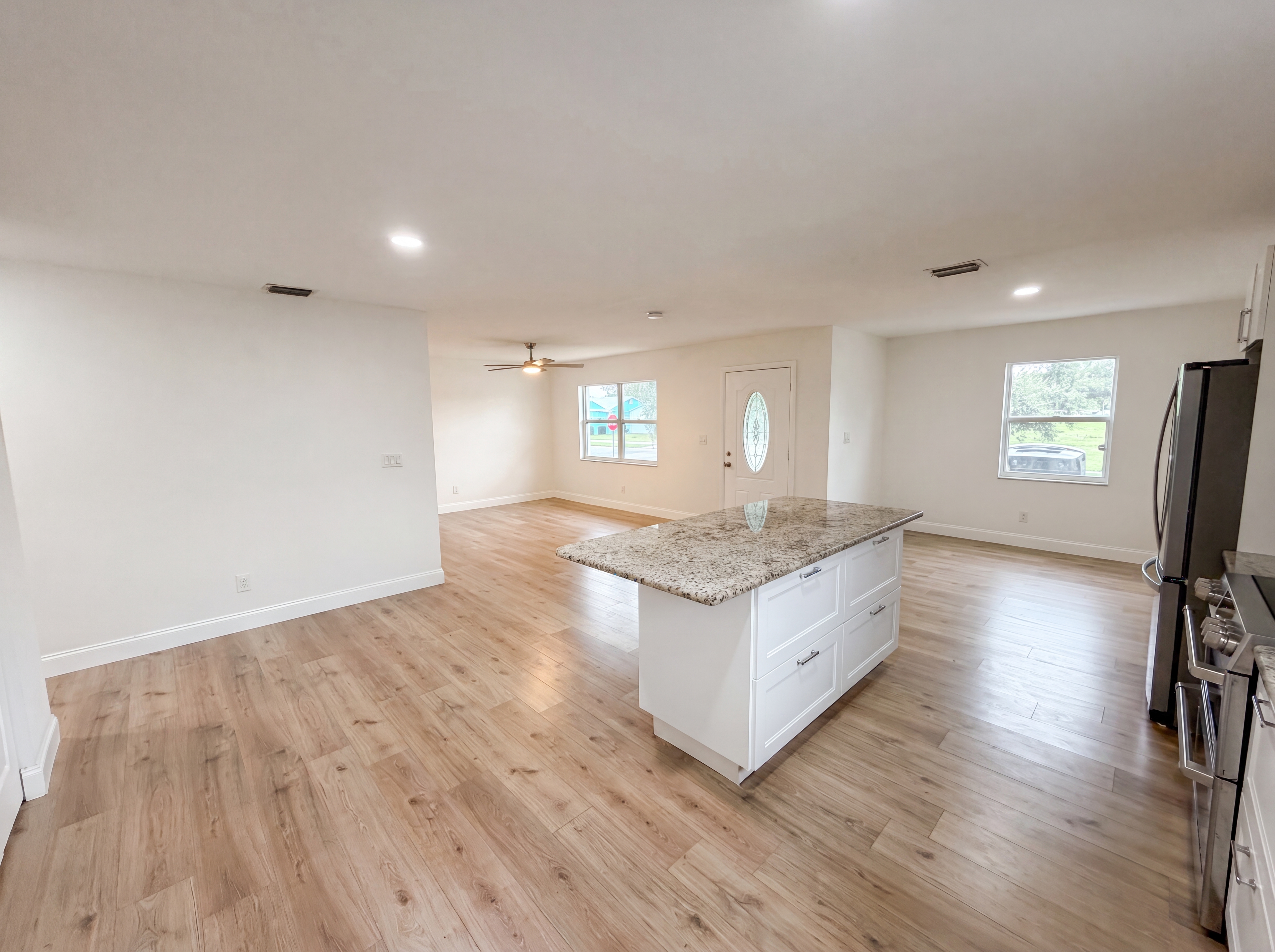 Photo 7 of 25 of 845 40th Ave S, Saint Petersburg, FL