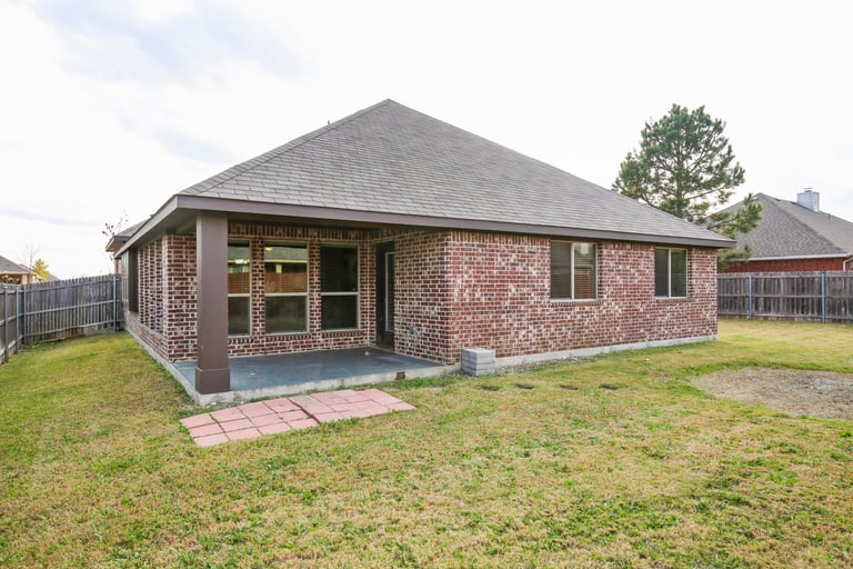 Photo 31 of 33 - 6605 Thistle Wood Dr, Midlothian, TX 76065