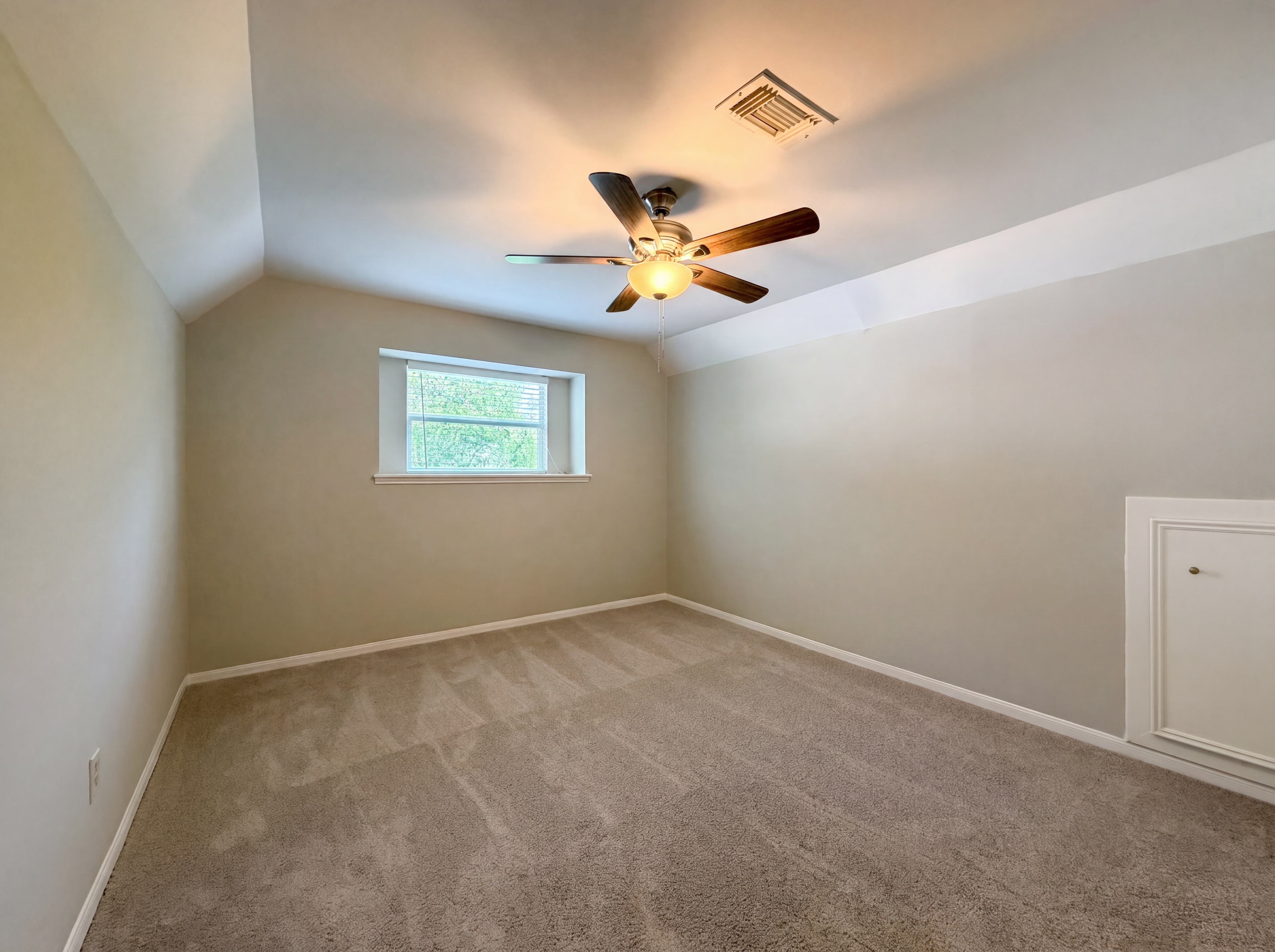 Photo 15 of 26 of 17406 Ridge Top Dr, Houston, TX