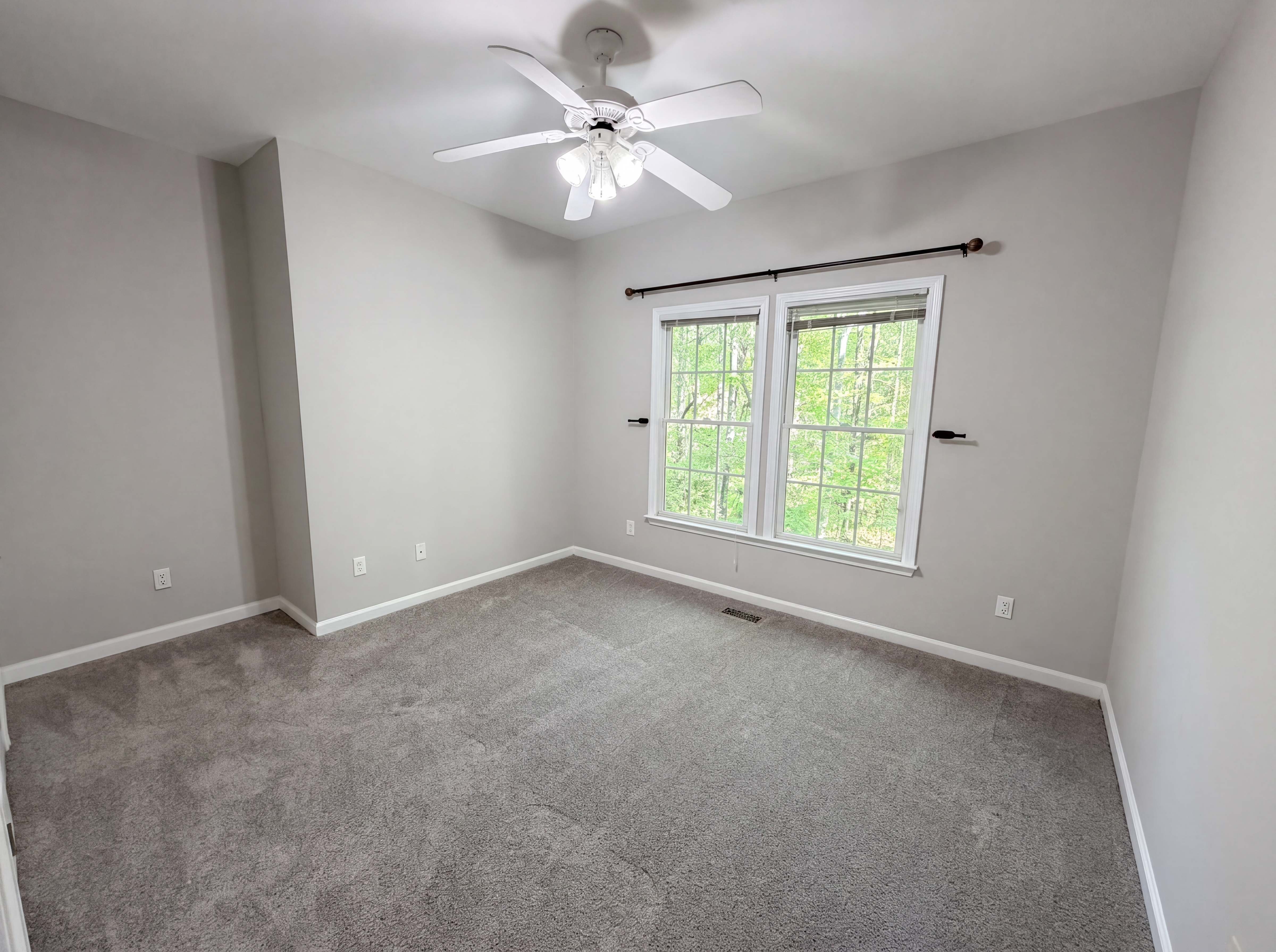 Photo 11 of 20 of 4770 Feather Creek Ct, Stone Mountain, GA