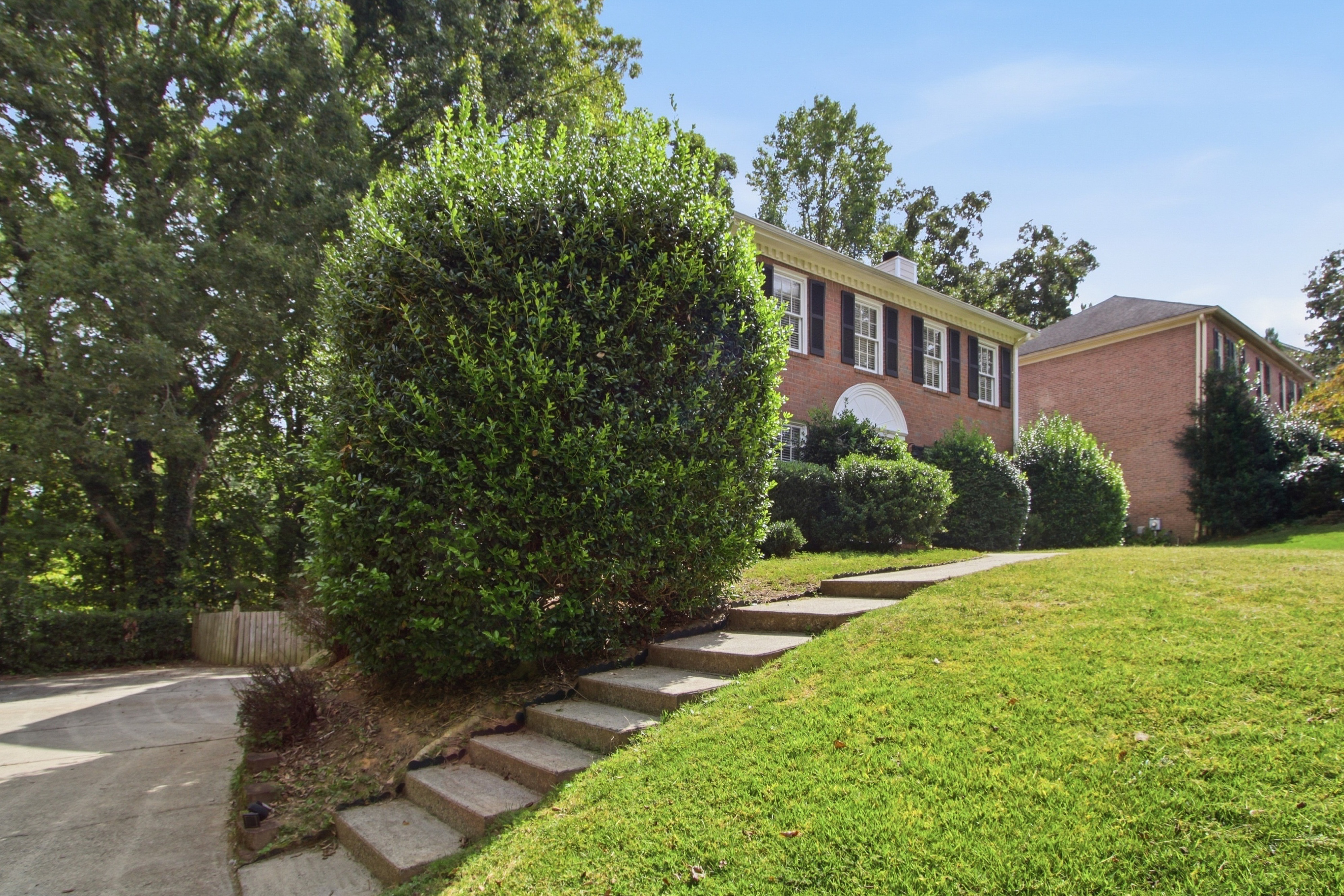 Photo 3 of 30 of 3514 Nettle Ln NE, Roswell, GA