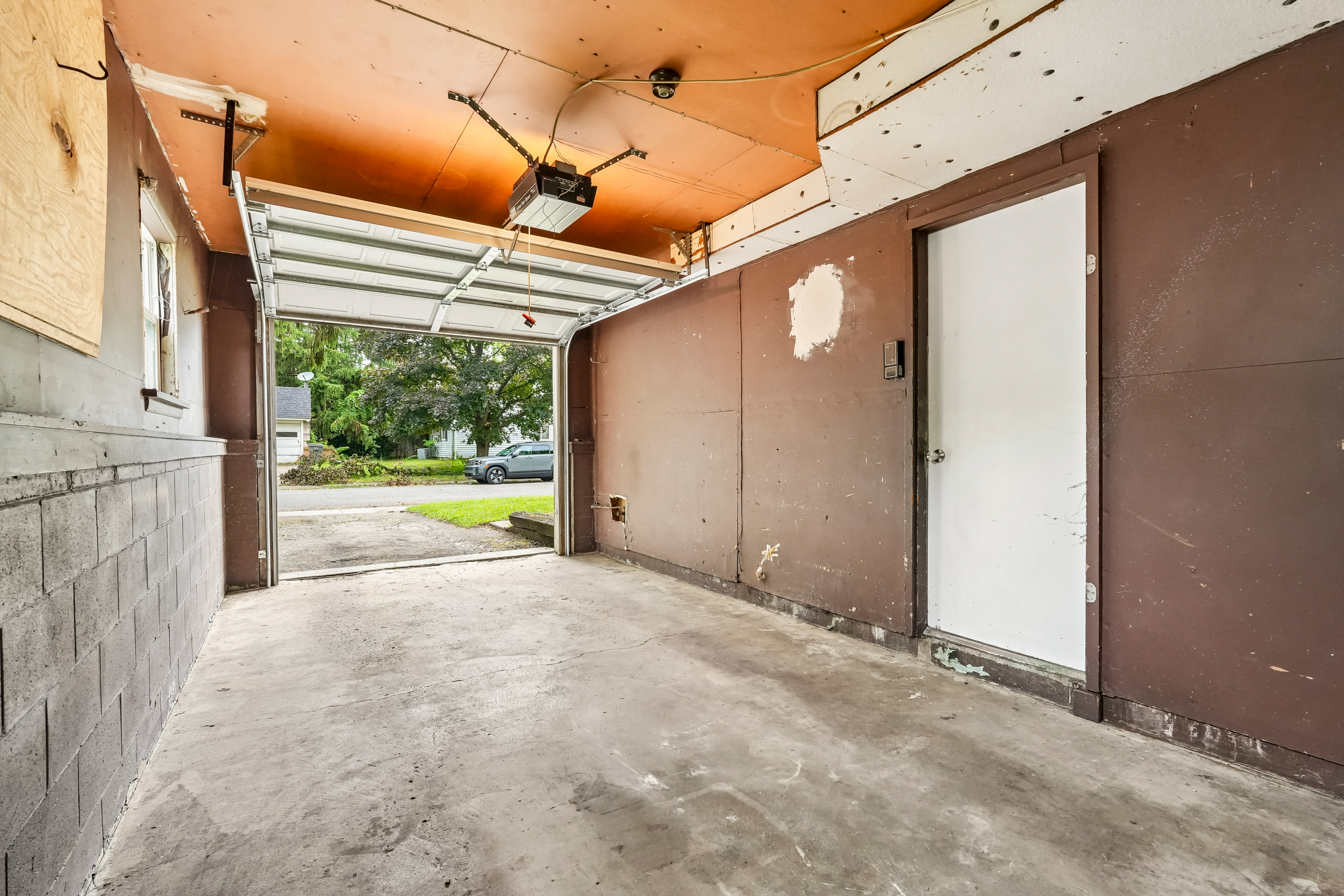 Photo 41 of 49 of 6147 E 40th St, Indianapolis, IN