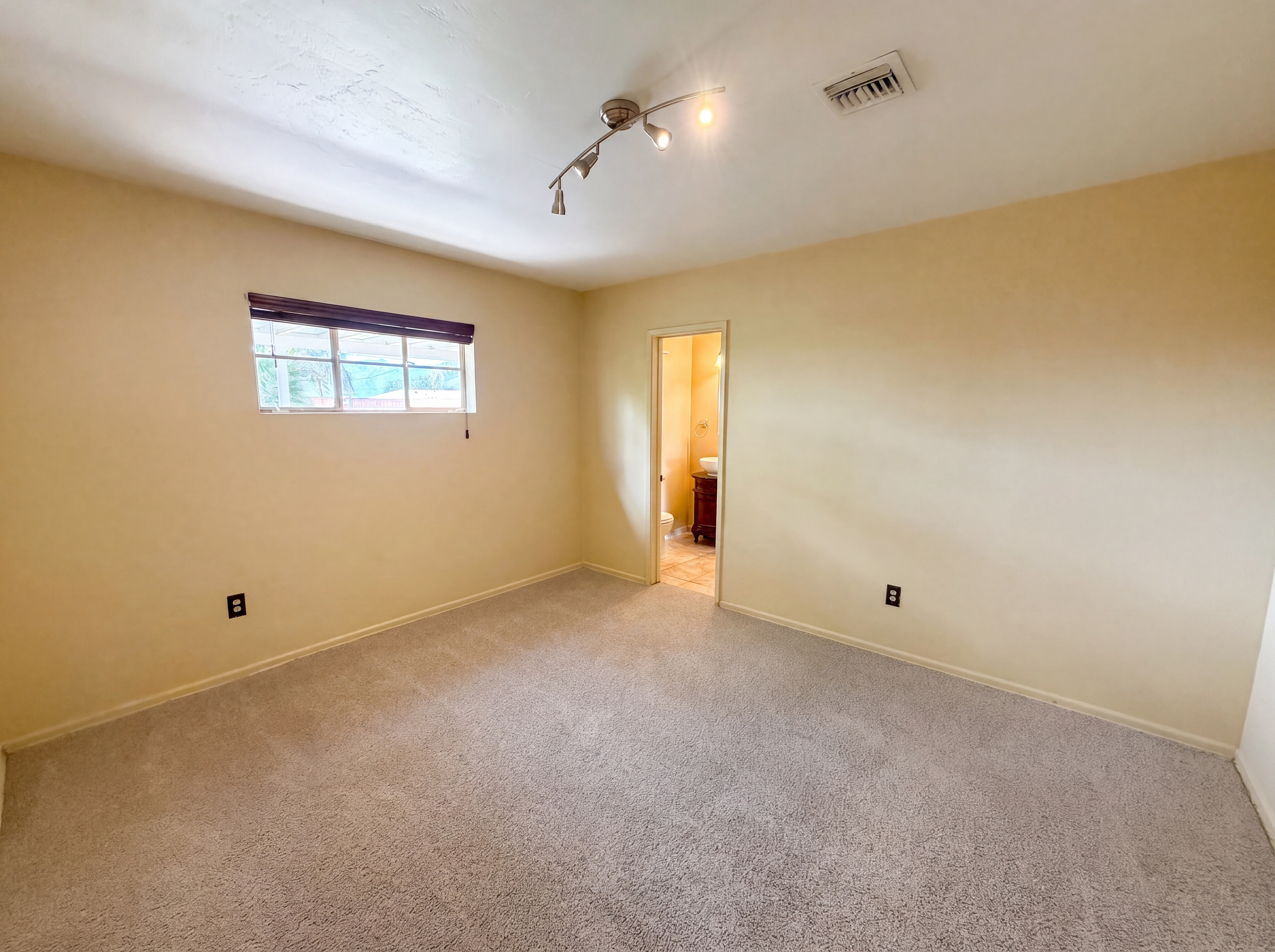 Photo 4 of 25 of 6611 E Julia St, Tucson, AZ