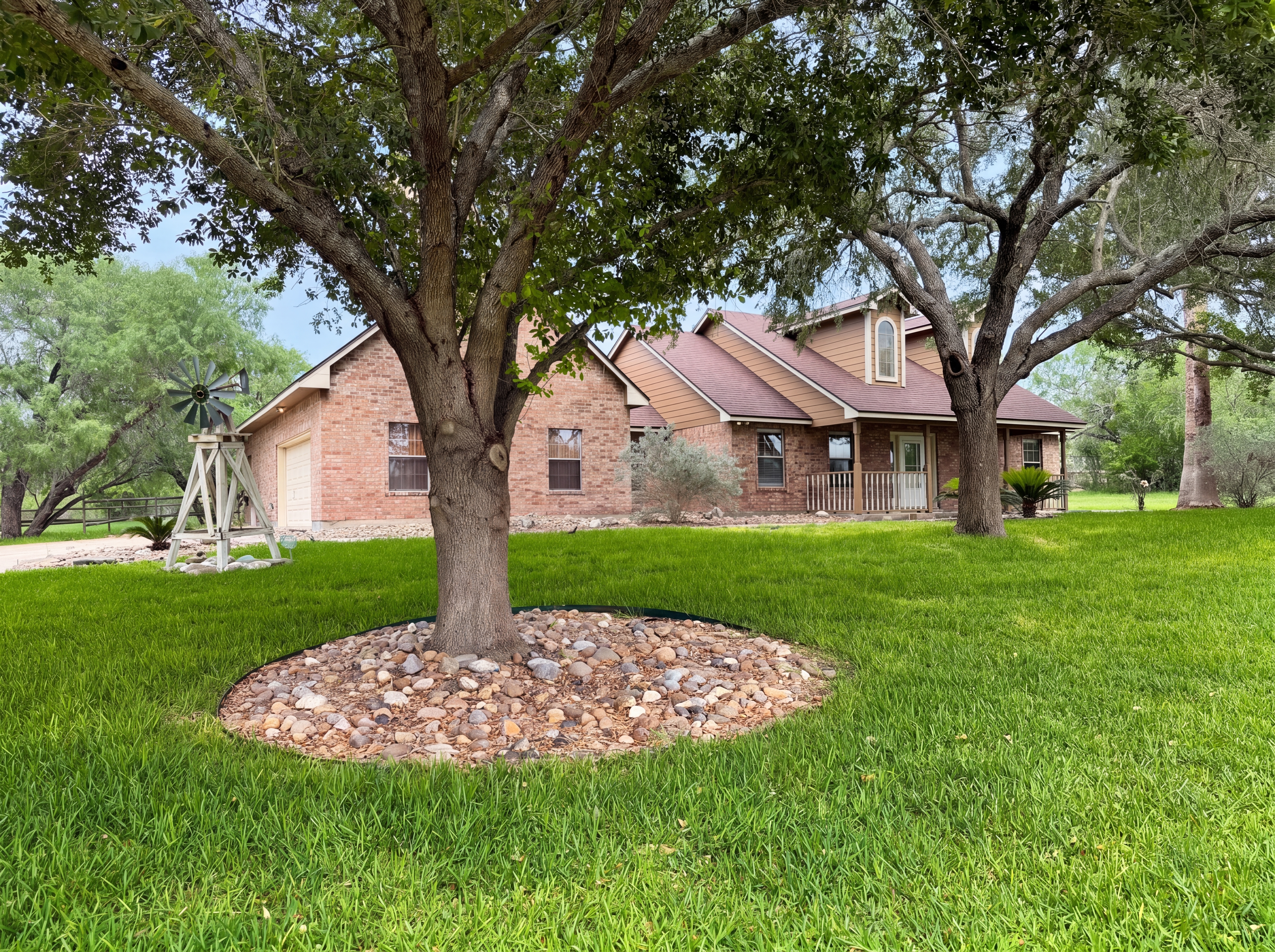 Photo 19 of 23 of 212 House Ave, Sandia, TX