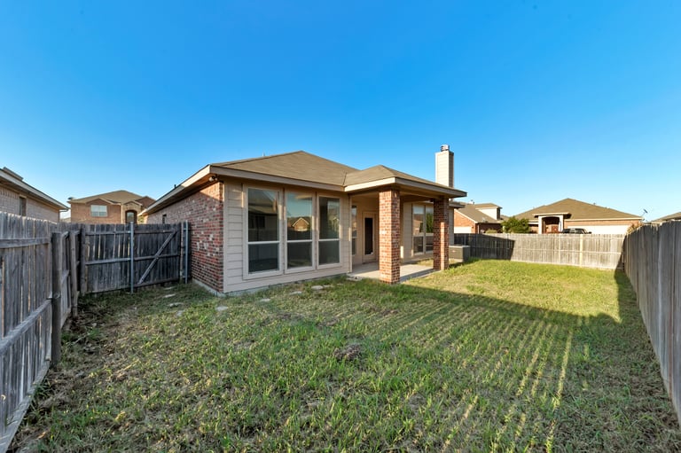Photo 27 of 27 - 11121 Hawks Landing Rd, Haslet, TX 76052