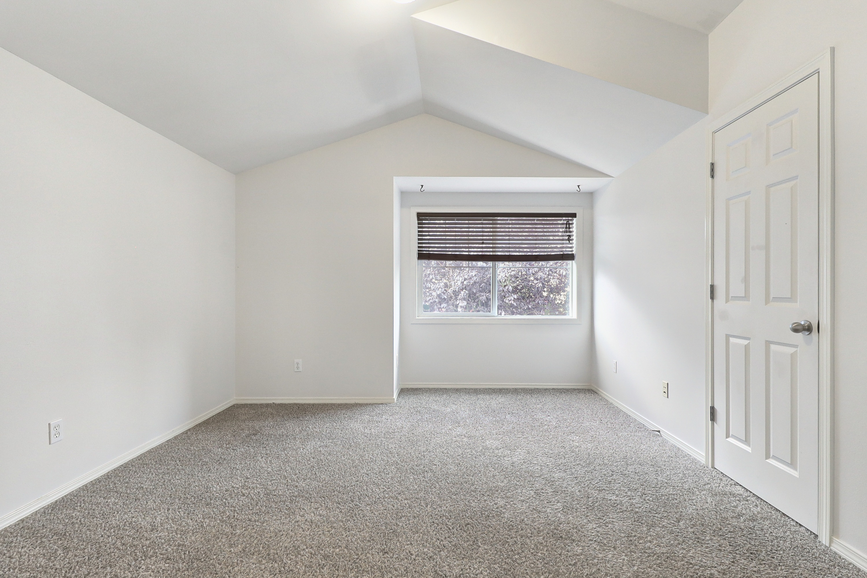 Photo 4 of 21 of 8504 Nesbit Ave N, Seattle, WA