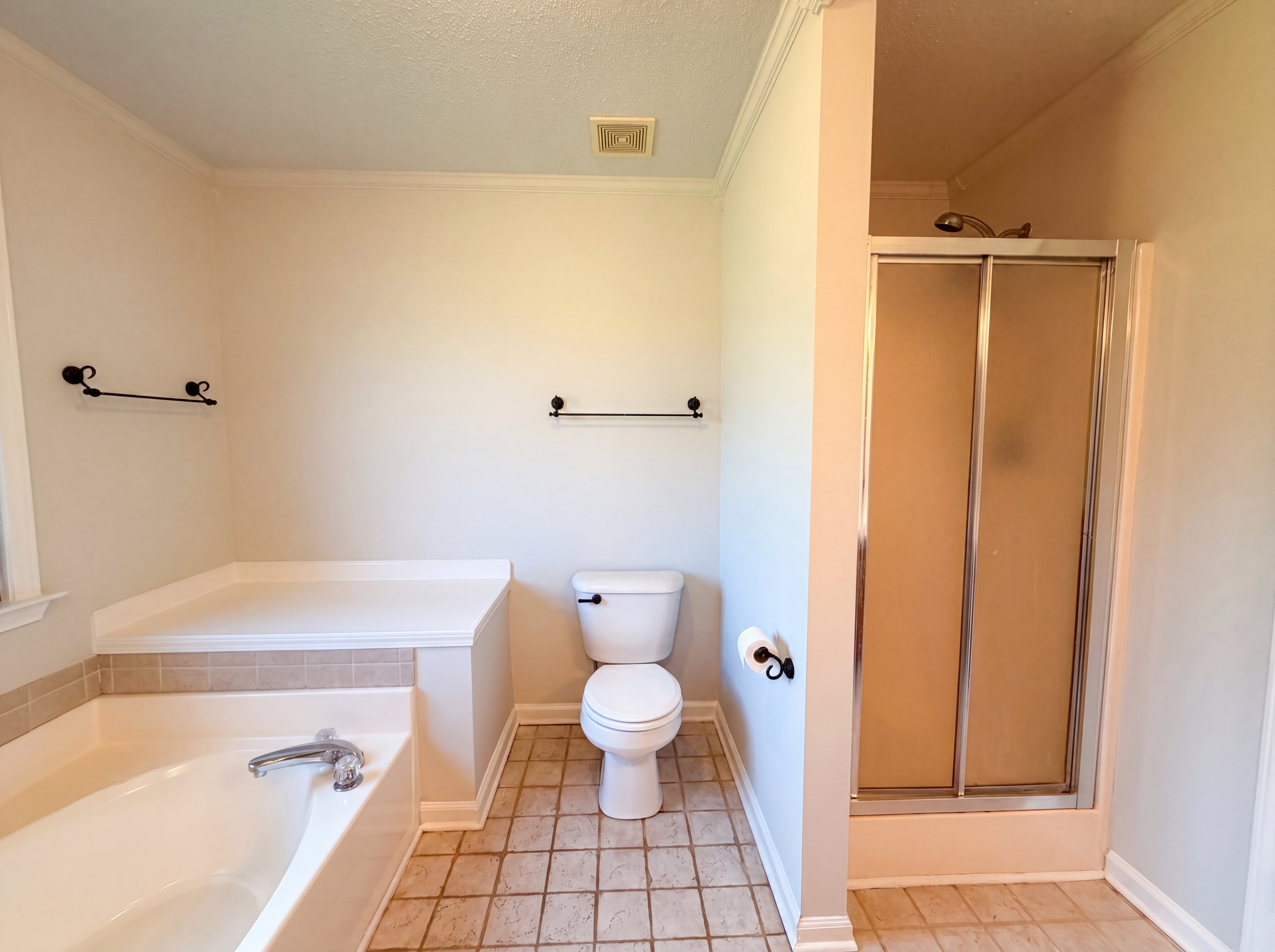 Photo 13 of 24 of 1688 Cedar Springs Cir, Clarksville, TN