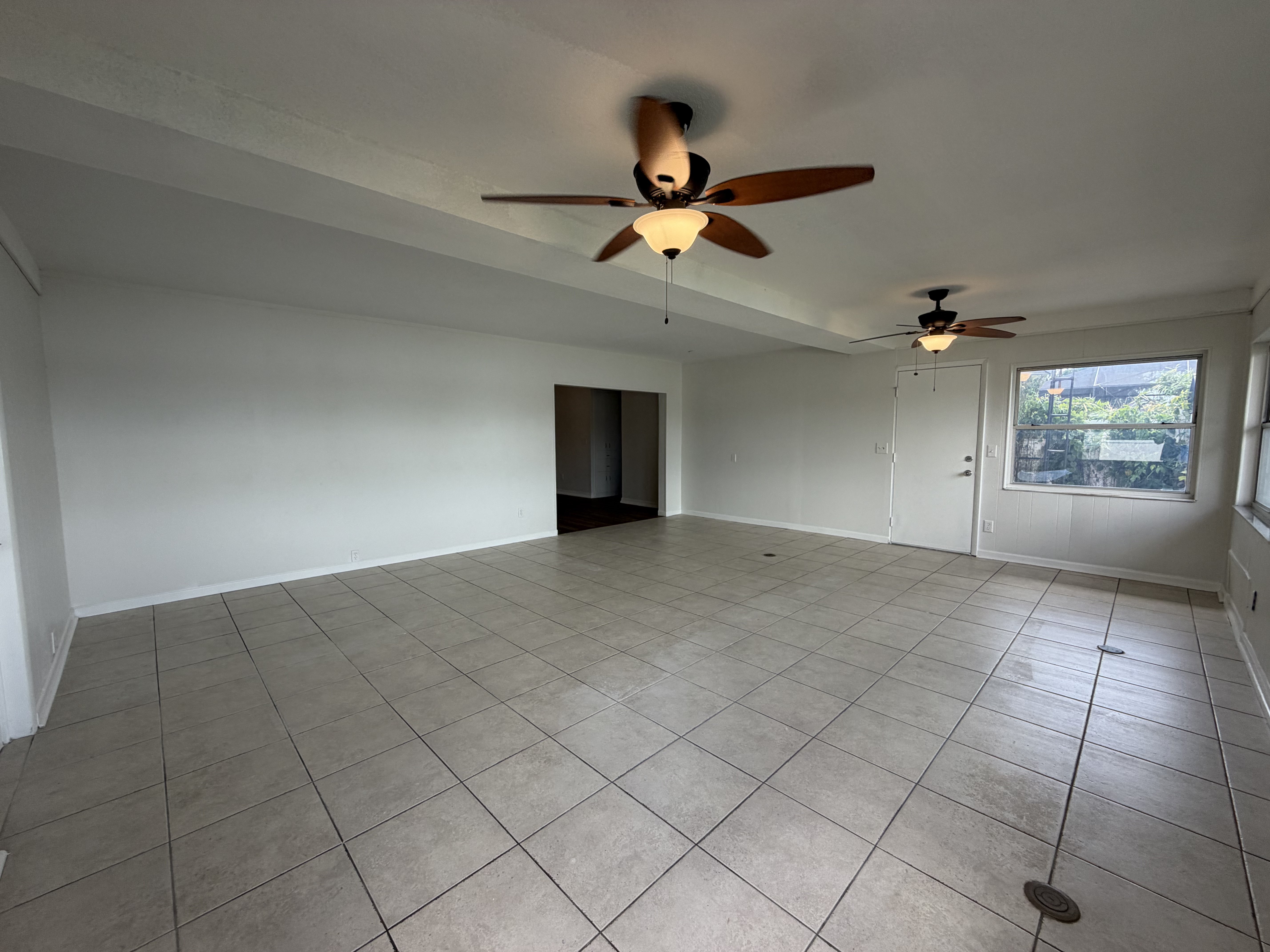 Photo 11 of 24 of 6907 Spencer Cir, Tampa, FL