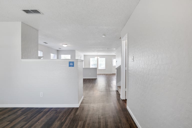 Photo 12 of 27 - 7924 Hidden Brook Dr, Fort Worth, TX 76120