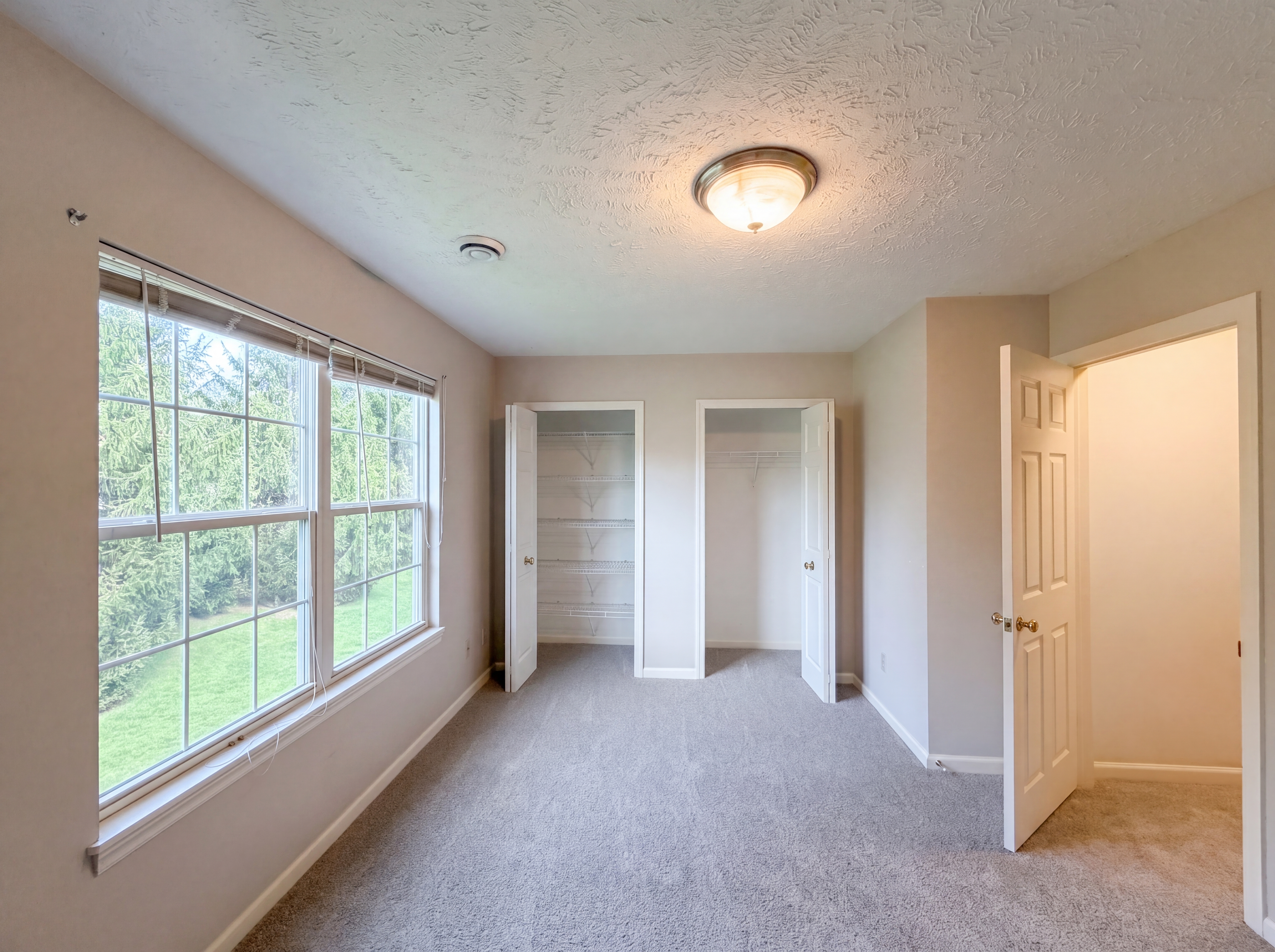 Photo 13 of 20 of 8757 Roberts Ct, Olmsted Falls, OH