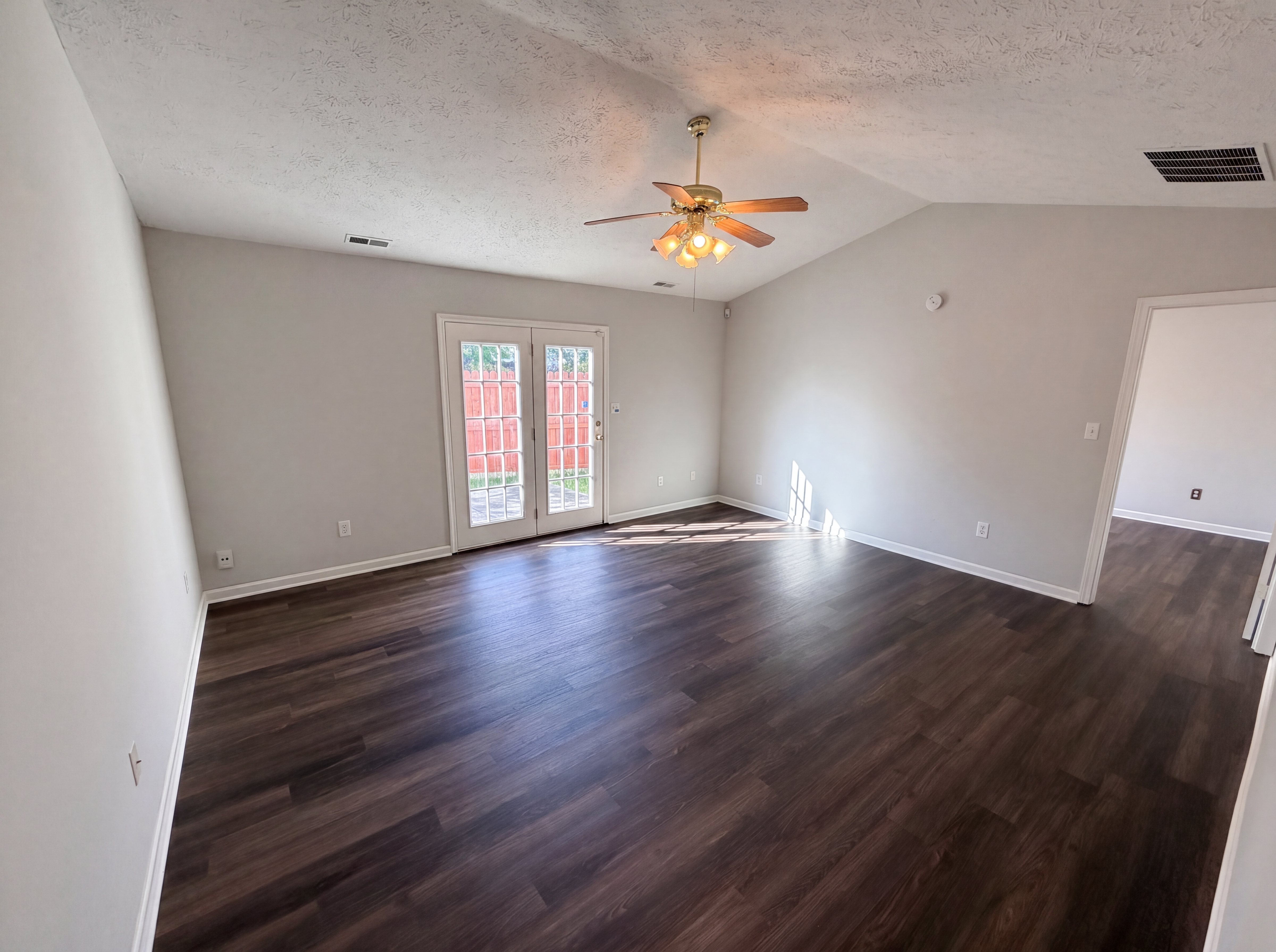 Photo 3 of 20 of 2027 Ferdinand Ct, Indianapolis, IN