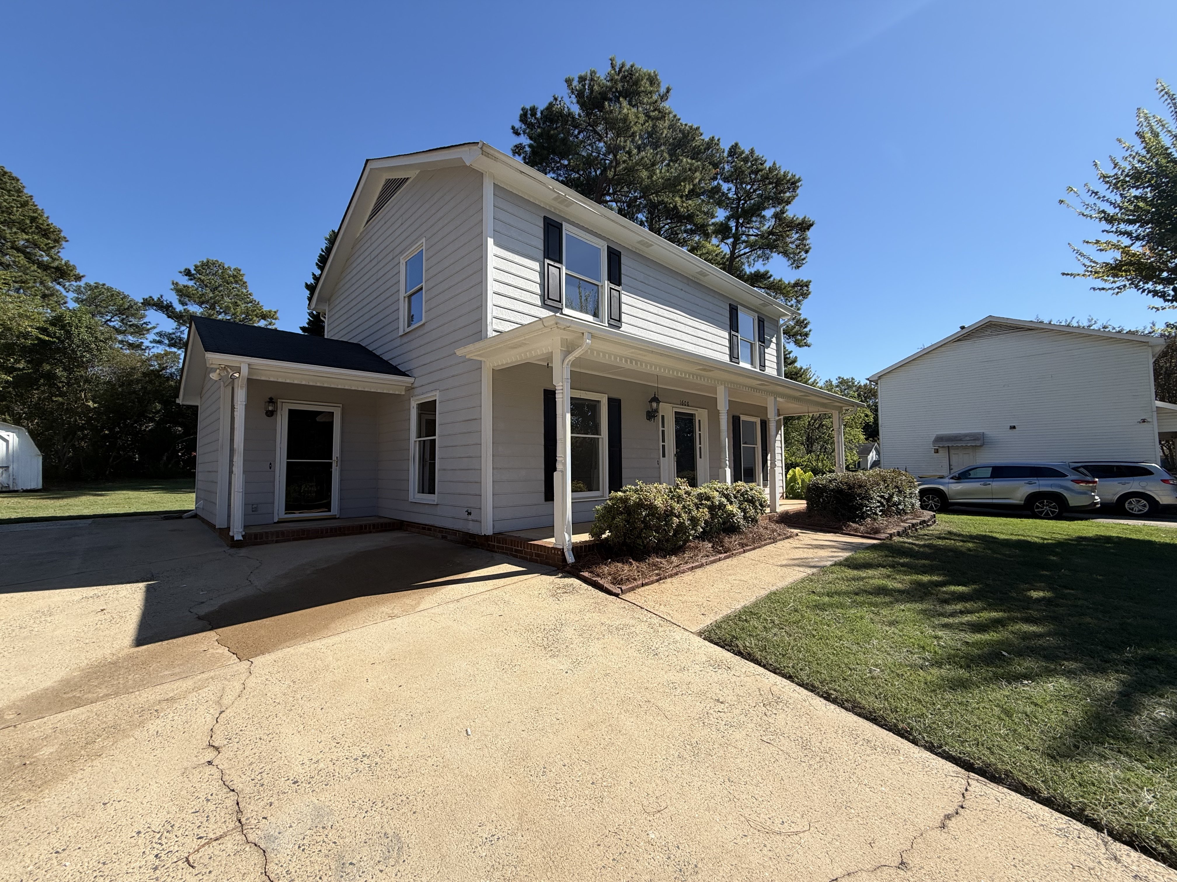Photo 18 of 21 of 1608 Bishop Ct, Belmont, NC