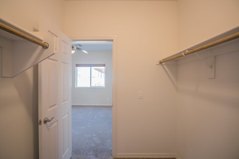 Photo 8 of 29 - 404 W Latona Rd, Phoenix, AZ 85041