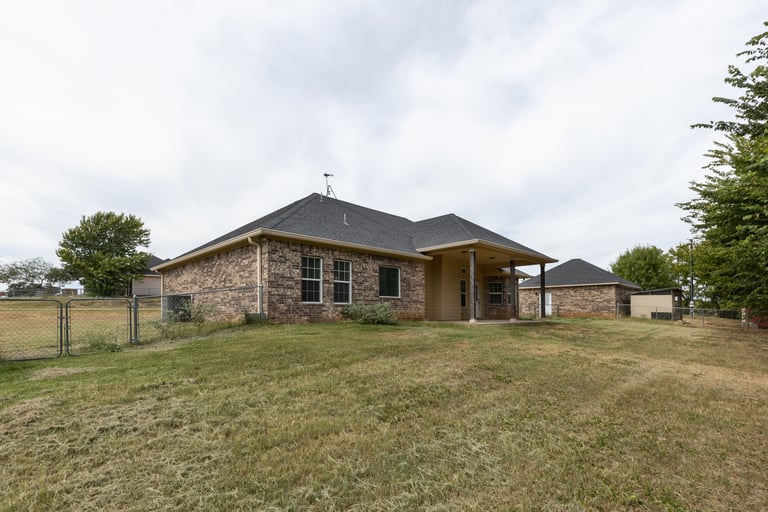 Photo 24 of 25 - 3320 Springfield Rd, Springtown, TX 76082