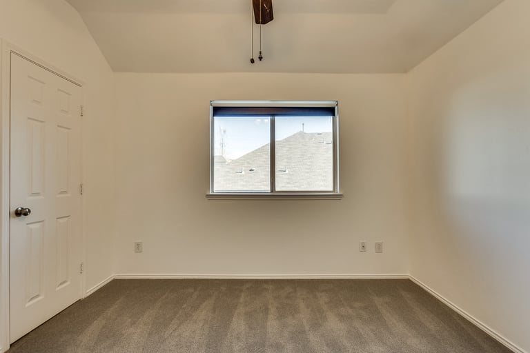 Photo 20 of 27 - 1332 Dallshan Dr, Carrollton, TX 75007