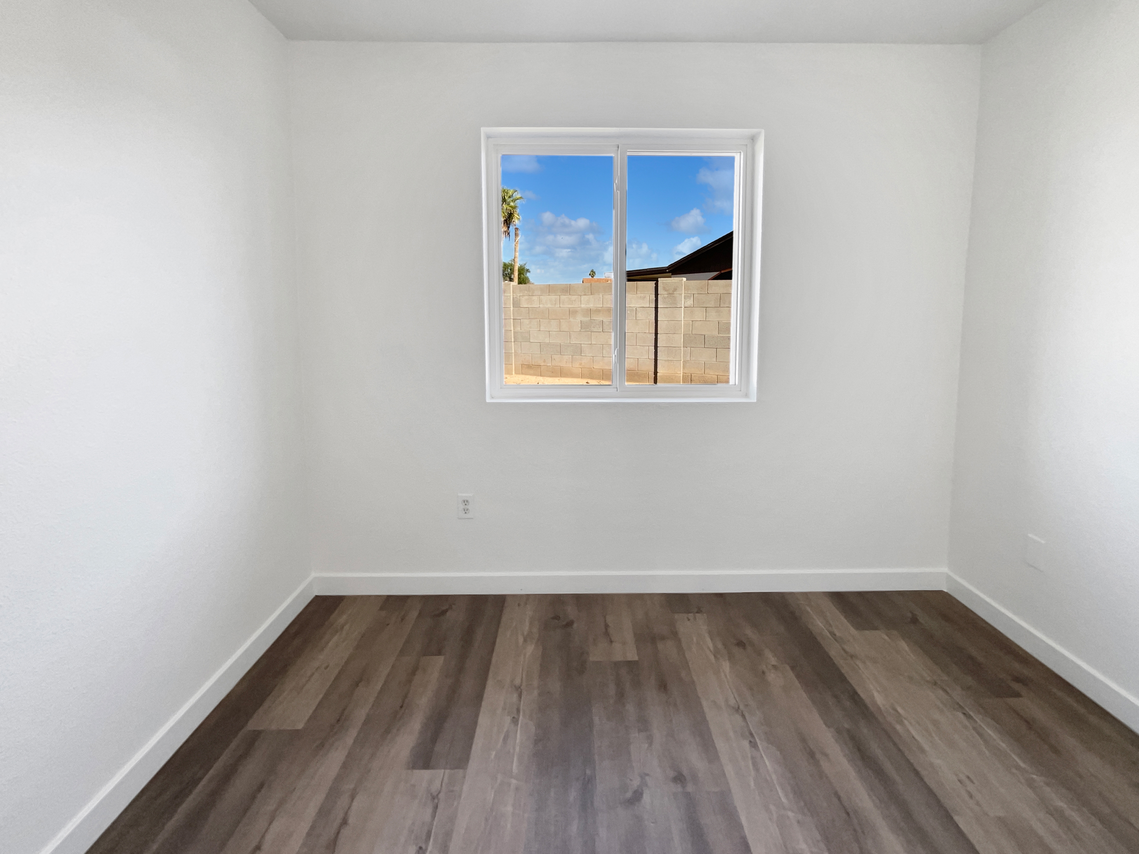 Photo 3 of 26 of 12230 N 47th Ln, Glendale, AZ
