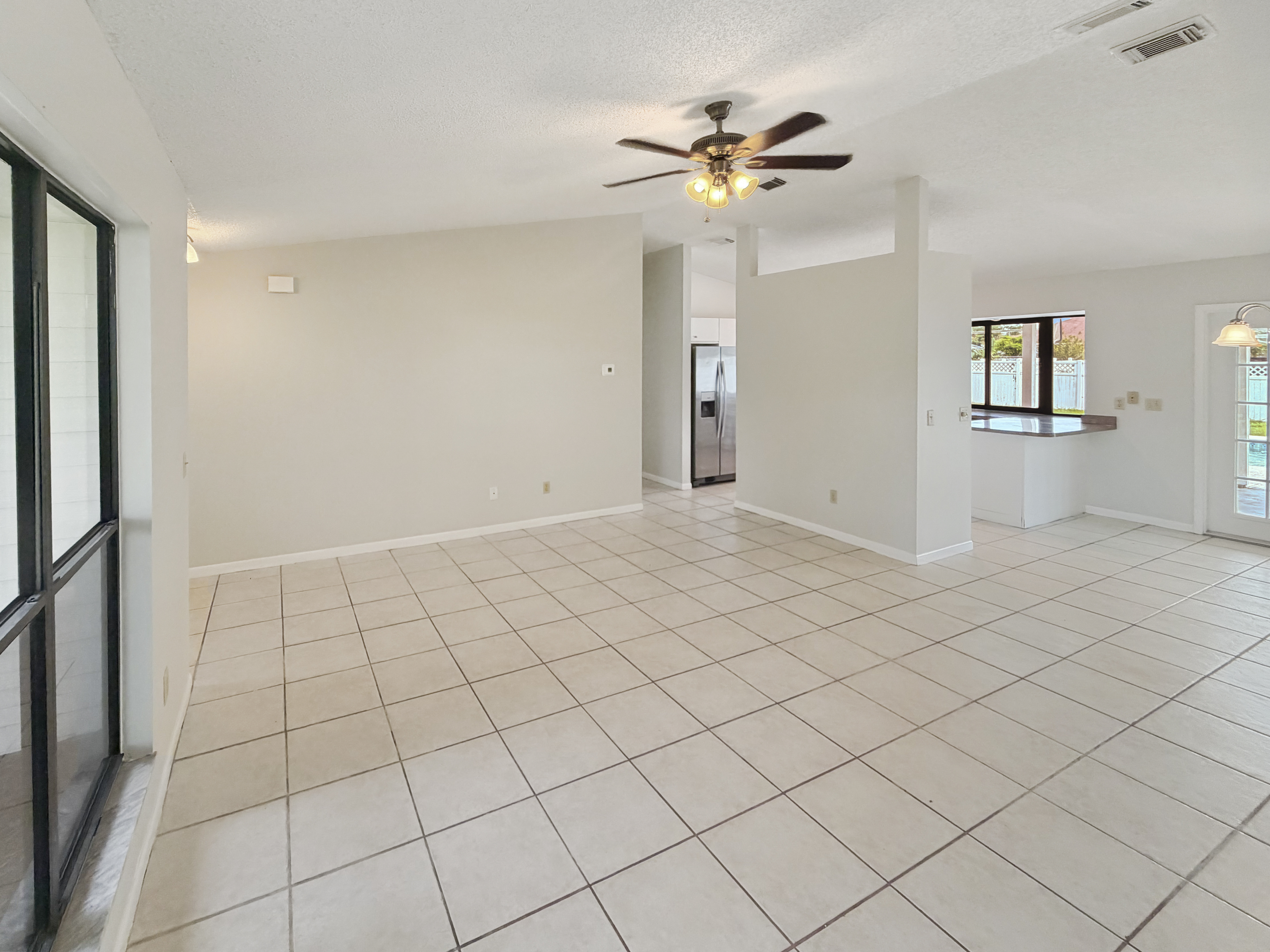 Photo 18 of 38 of 2305 SW Fern Cir, Port Saint Lucie, FL