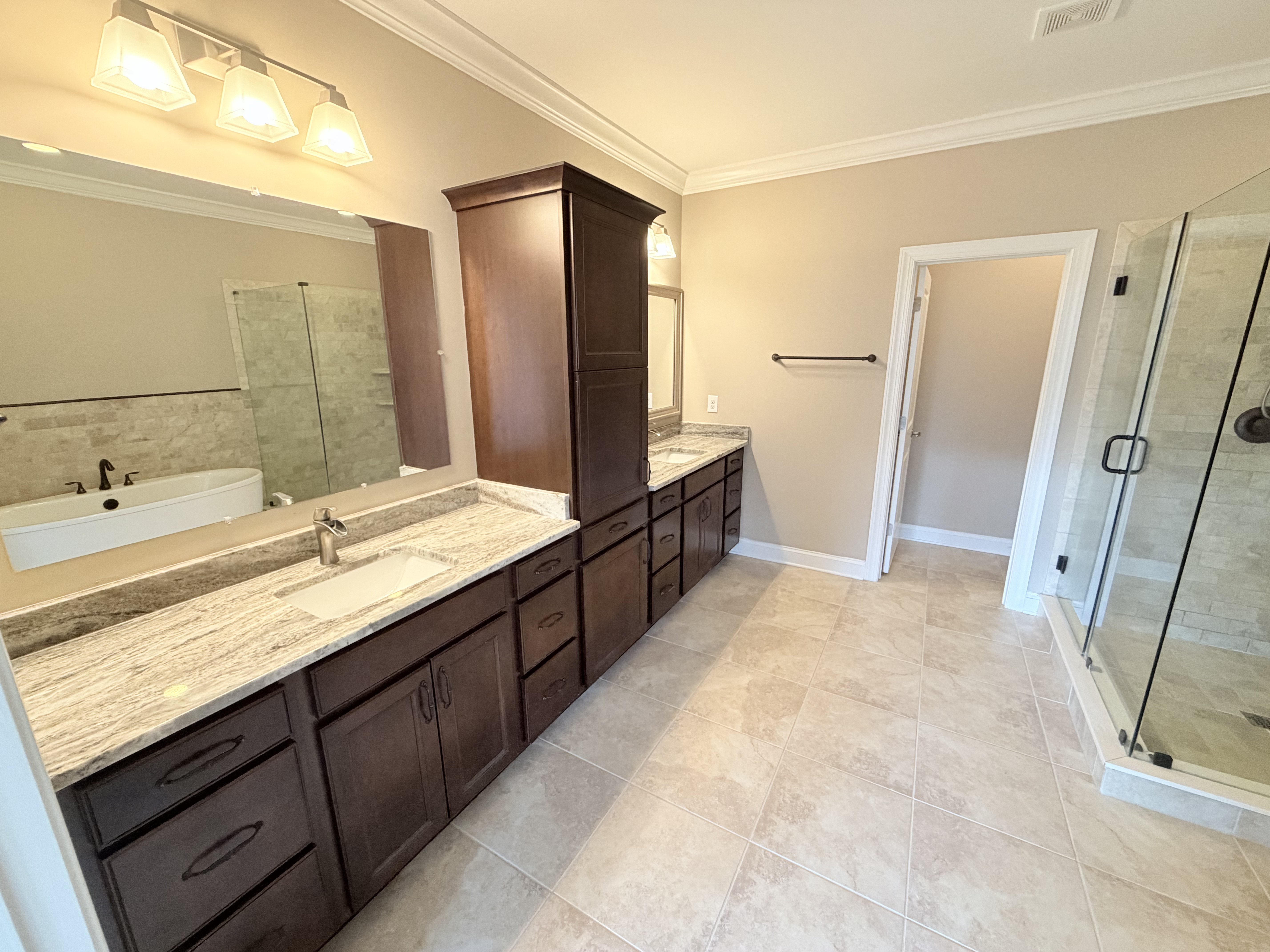 Photo 8 of 44 of 2256 Royal Vineyard Ln SE, Smyrna, GA