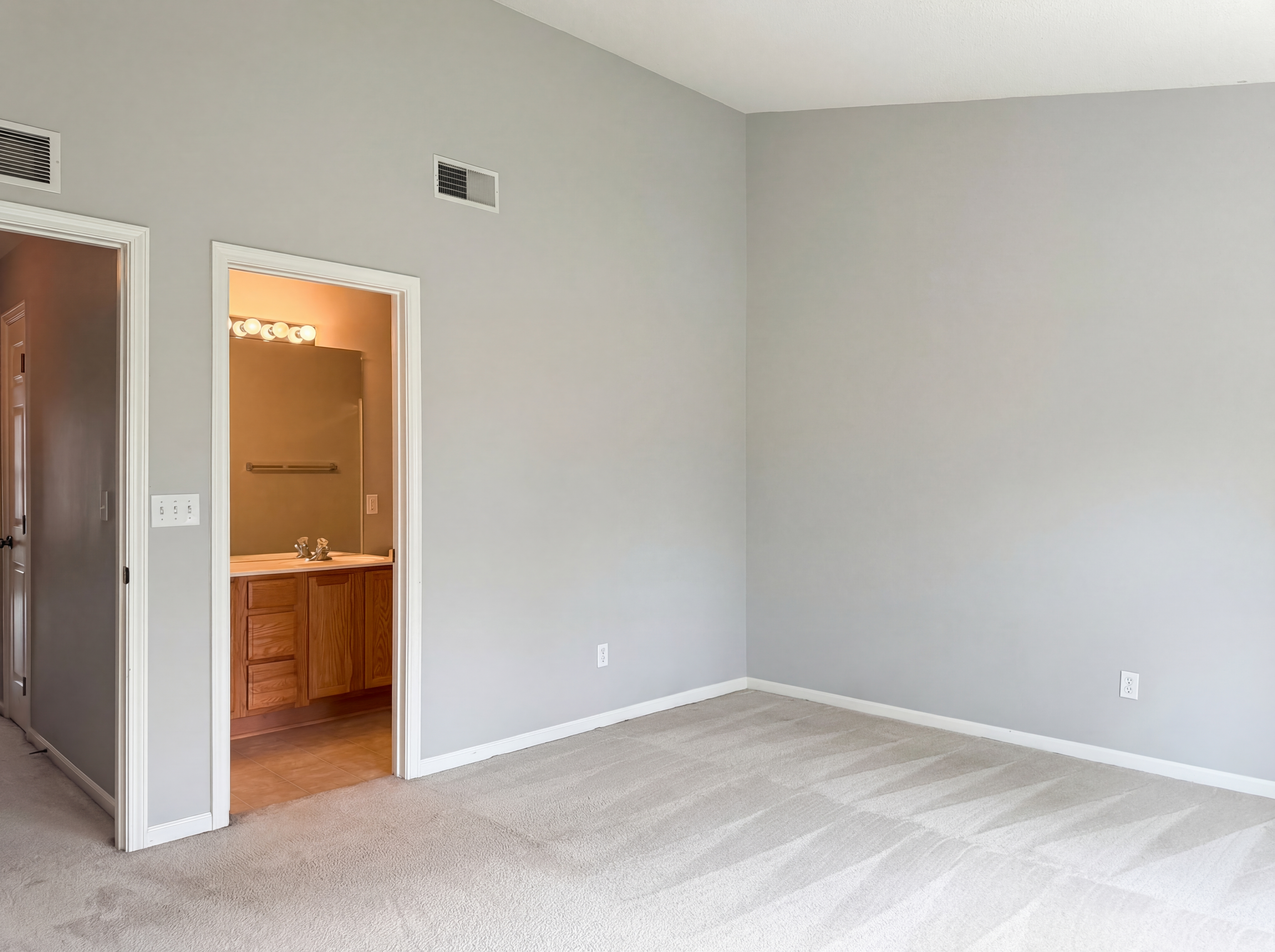 Photo 14 of 19 of 5536 N Fairmount Ave, Kansas City, MO