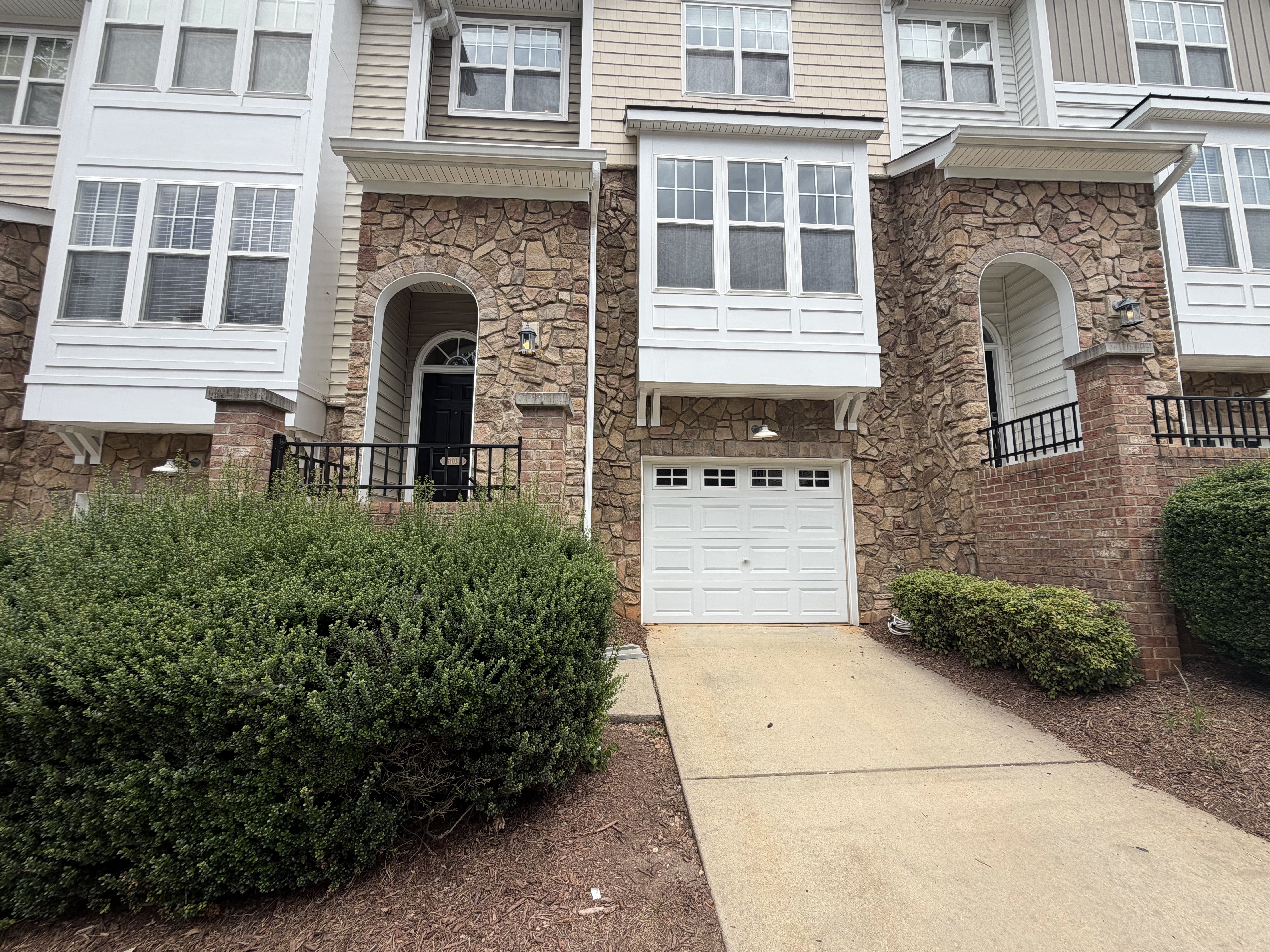 5108 Lady Of The Lake Dr Raleigh NC 27612