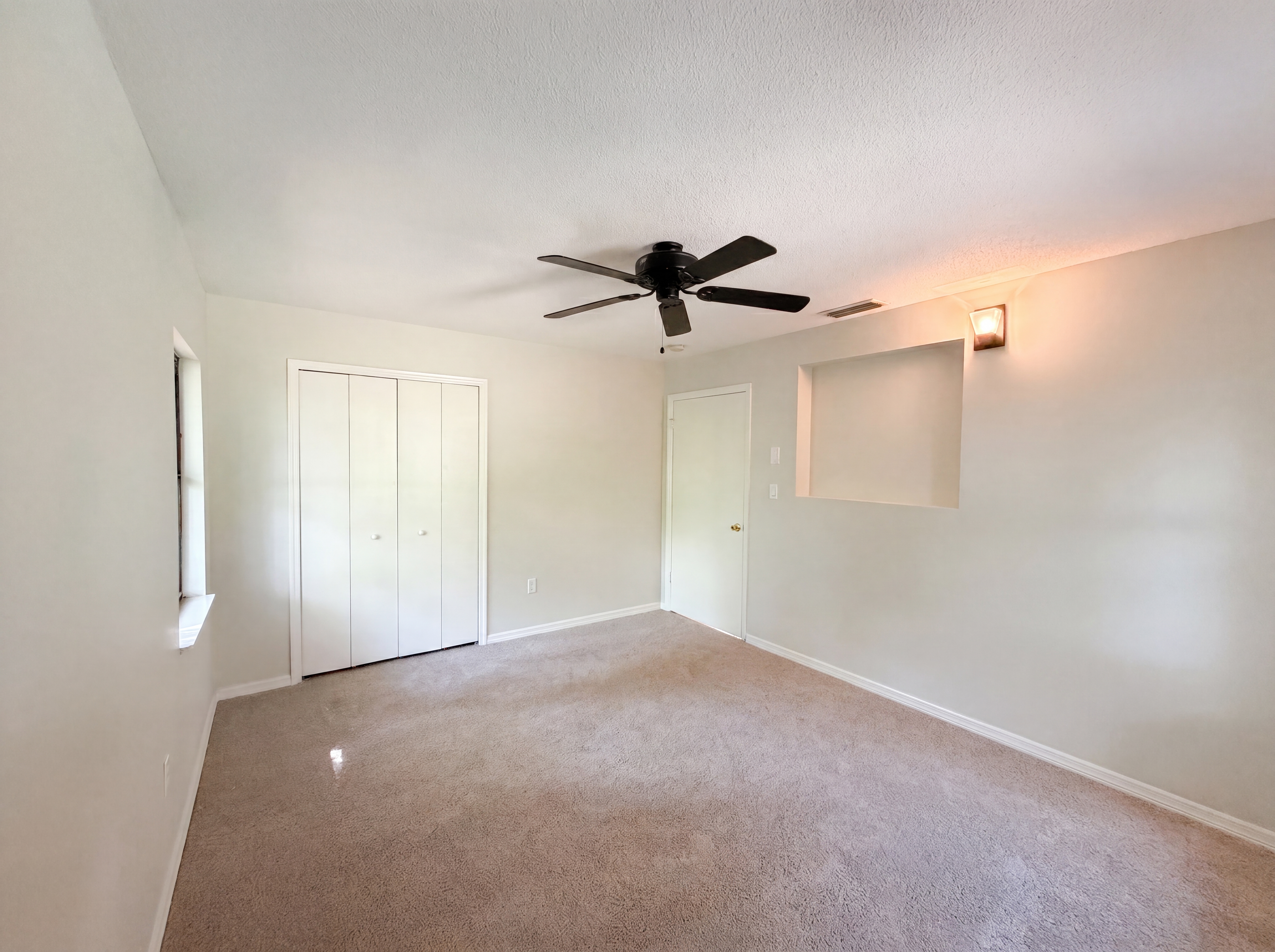 Photo 19 of 22 of 3739 Lake Griffin Rd, Lady Lake, FL