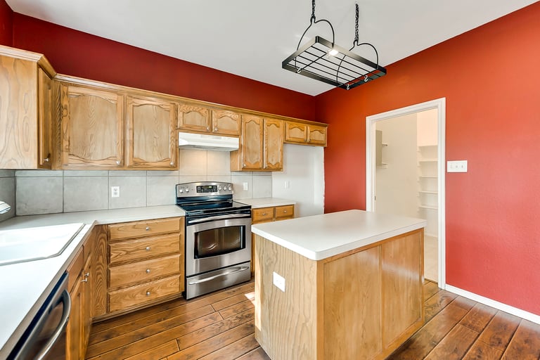 Photo 10 of 26 - 10516 Cloisters Dr, Fort Worth, TX 76131