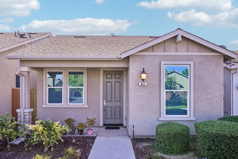 Property photo 1 of 852 Castellona Dr