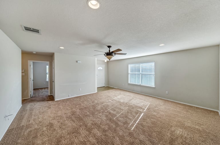Photo 4 of 24 - 736 Redwing Dr, Fort Worth, TX 76131