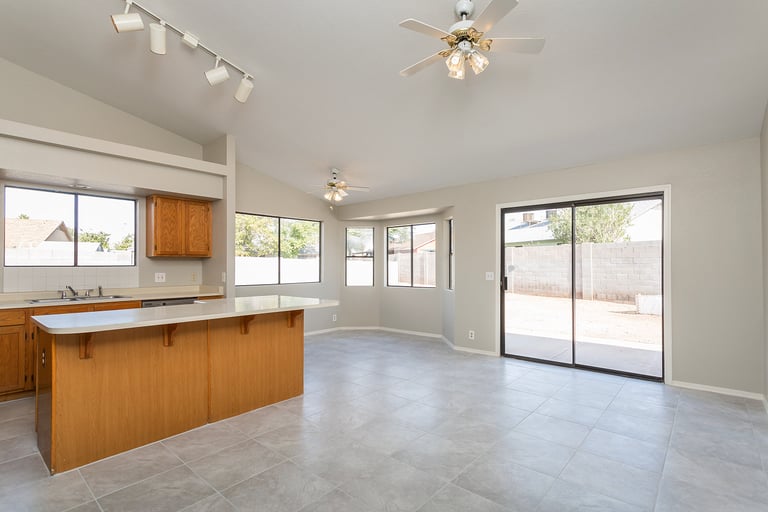 Photo 8 of 21 - 5225 N 73rd Ln, Glendale, AZ 85303